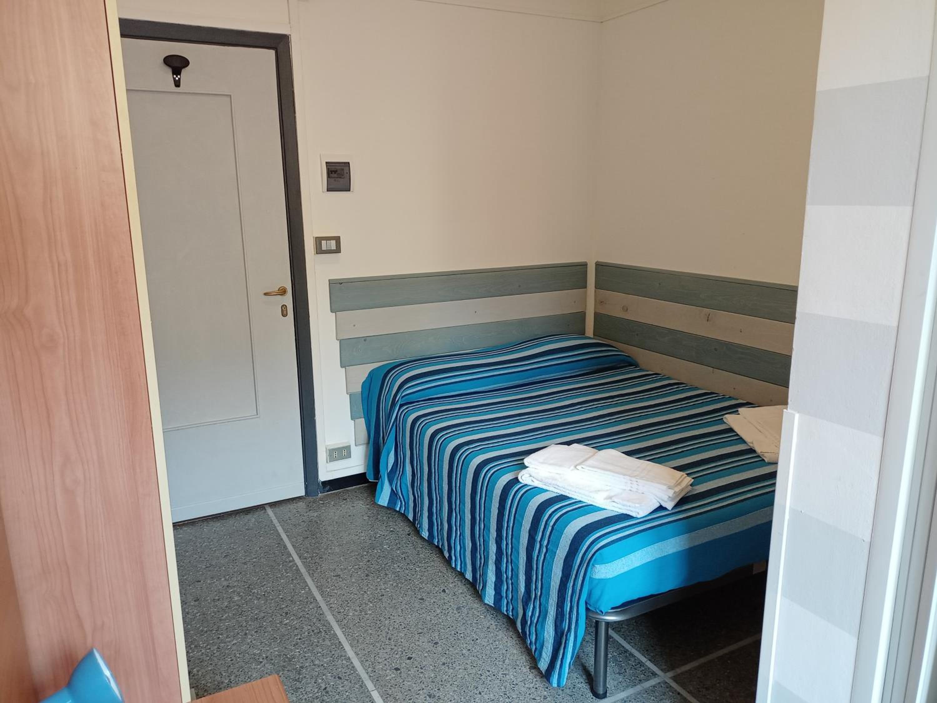 Economy Double Room photo 2