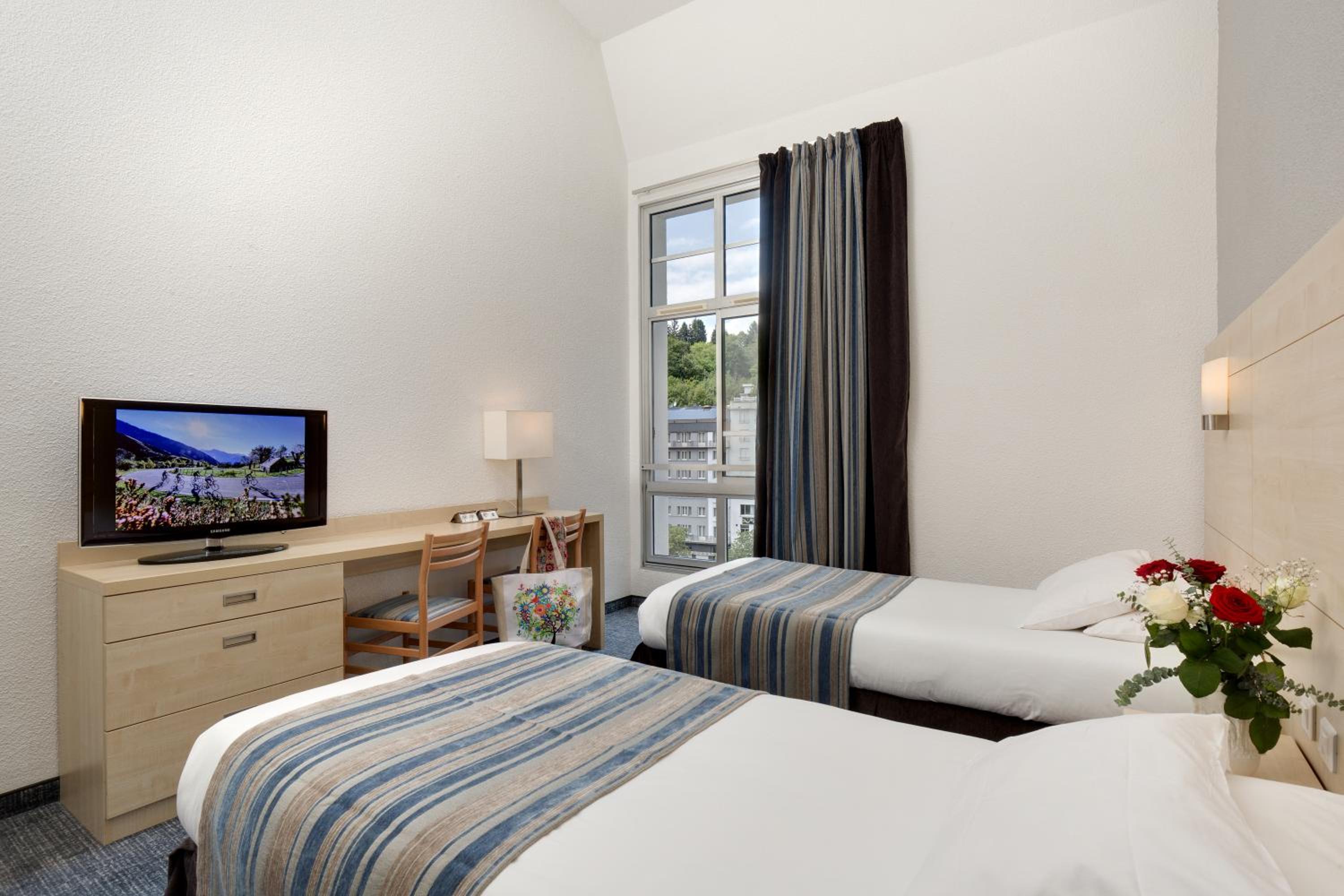Quadruple Room with Mountain View - Photo 3