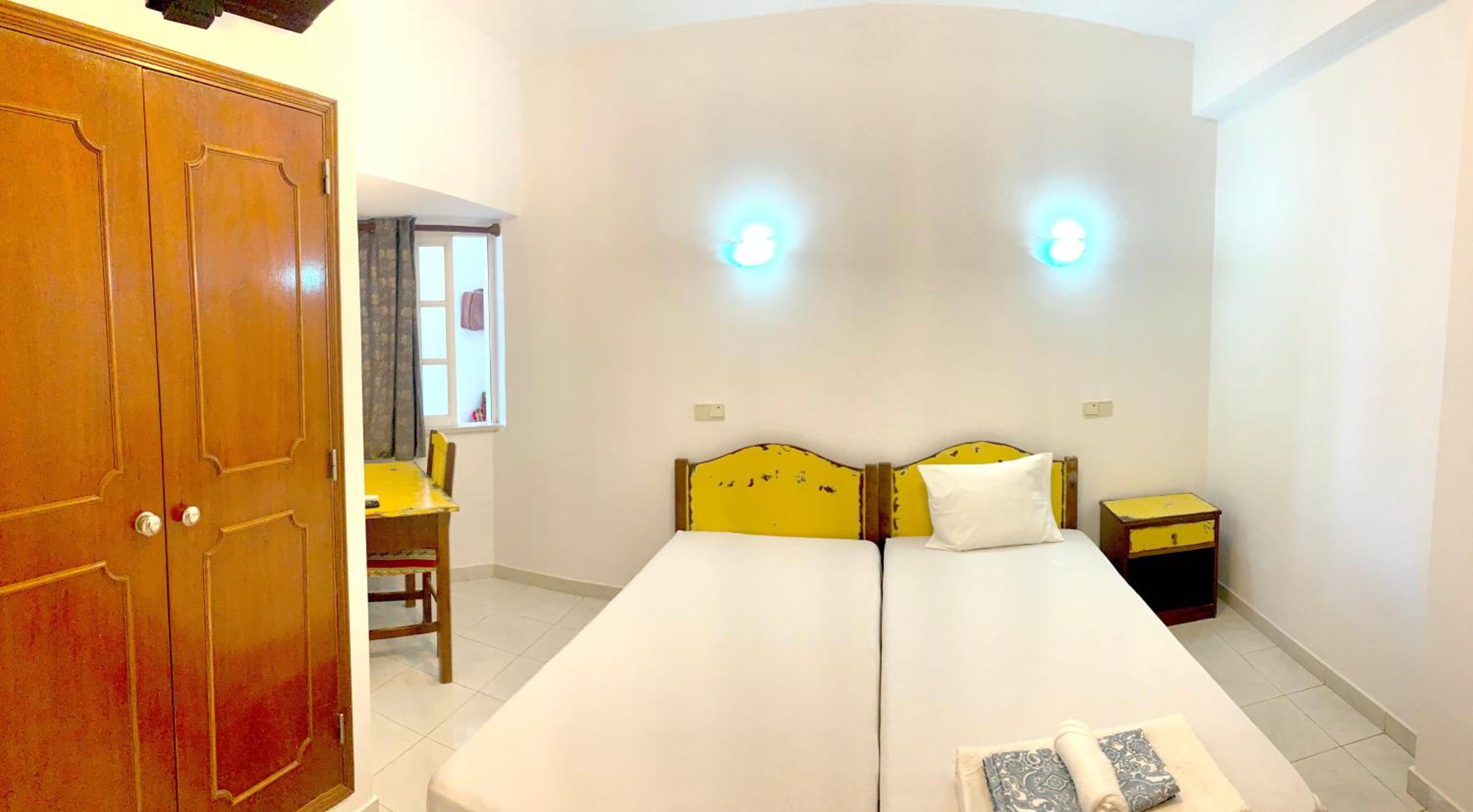 Double or Twin Room with Bathroom - Photo 1