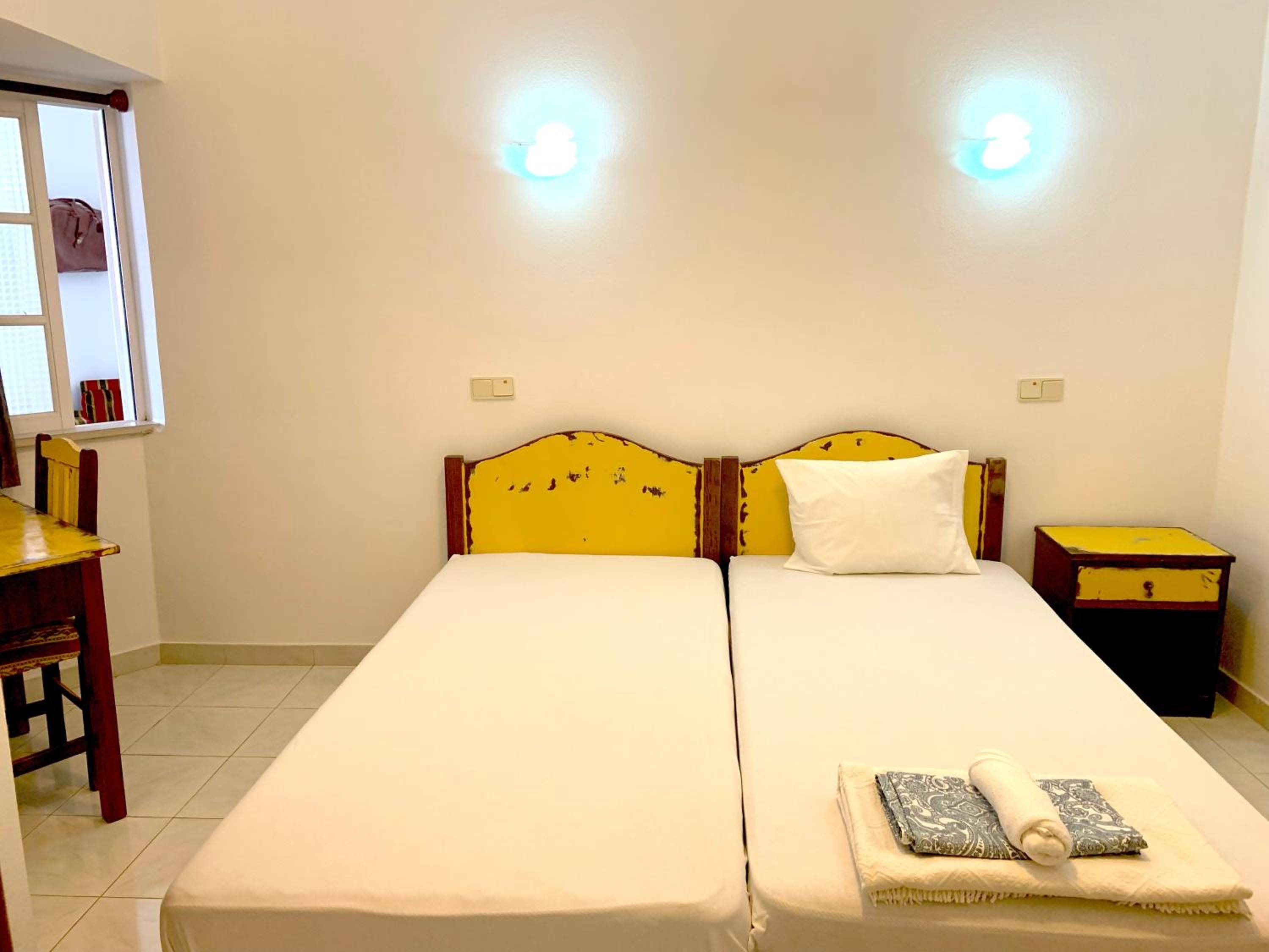 Double or Twin Room with Bathroom - Photo 3