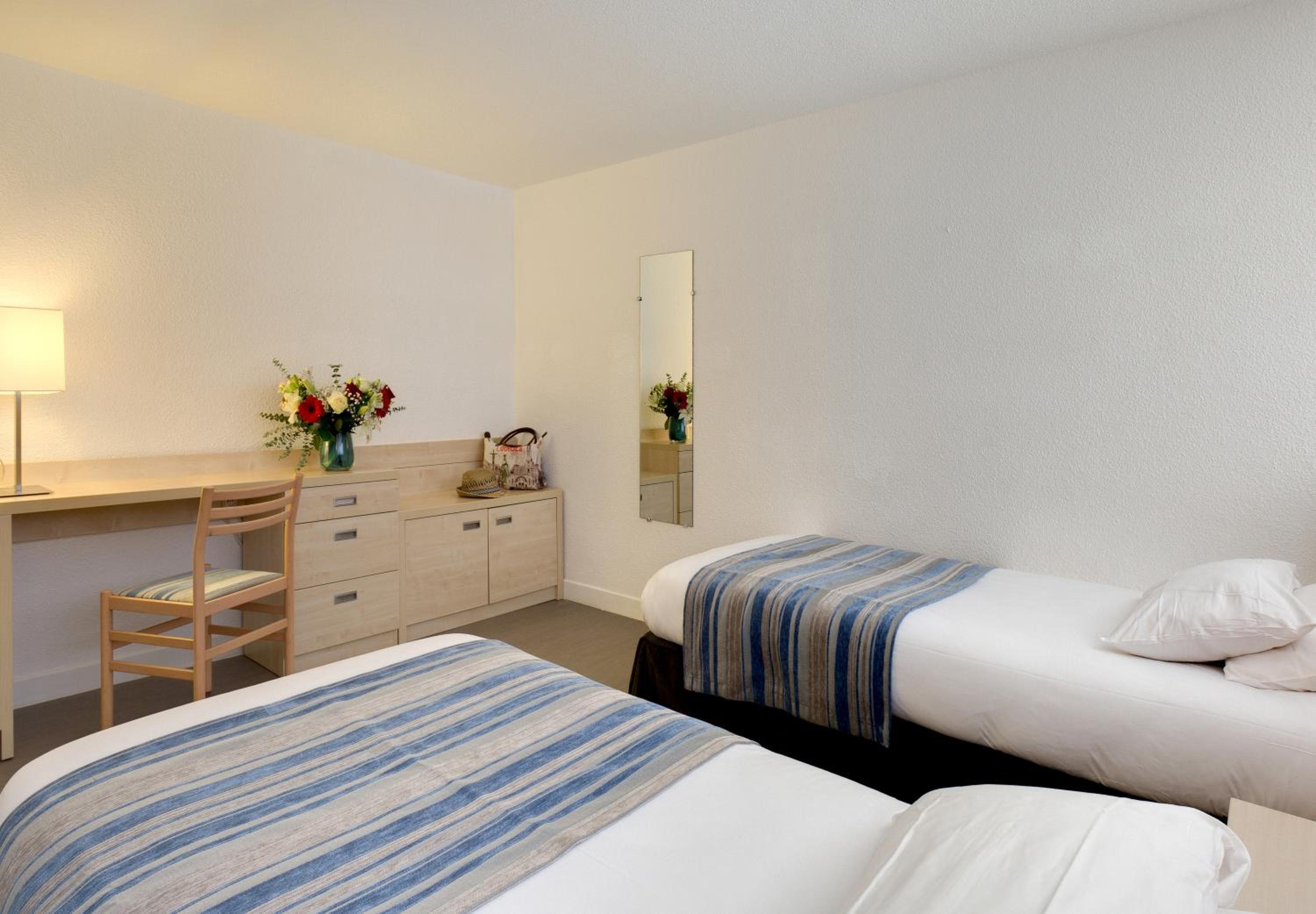 Quadruple Room with Mountain View - Photo 2