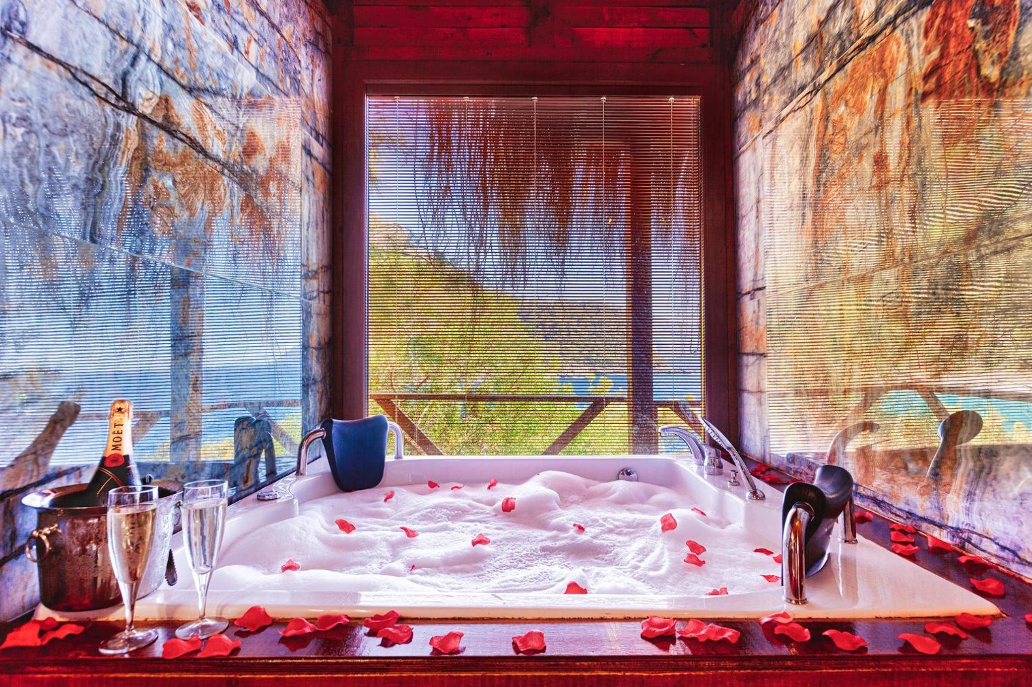 Double Room with Balcony and Sea View - Photo 7