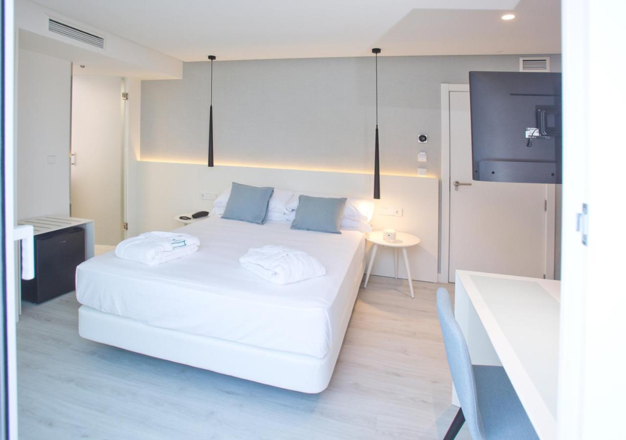 Habitación Doble Deluxe con Vista lateral al mar y Balcón