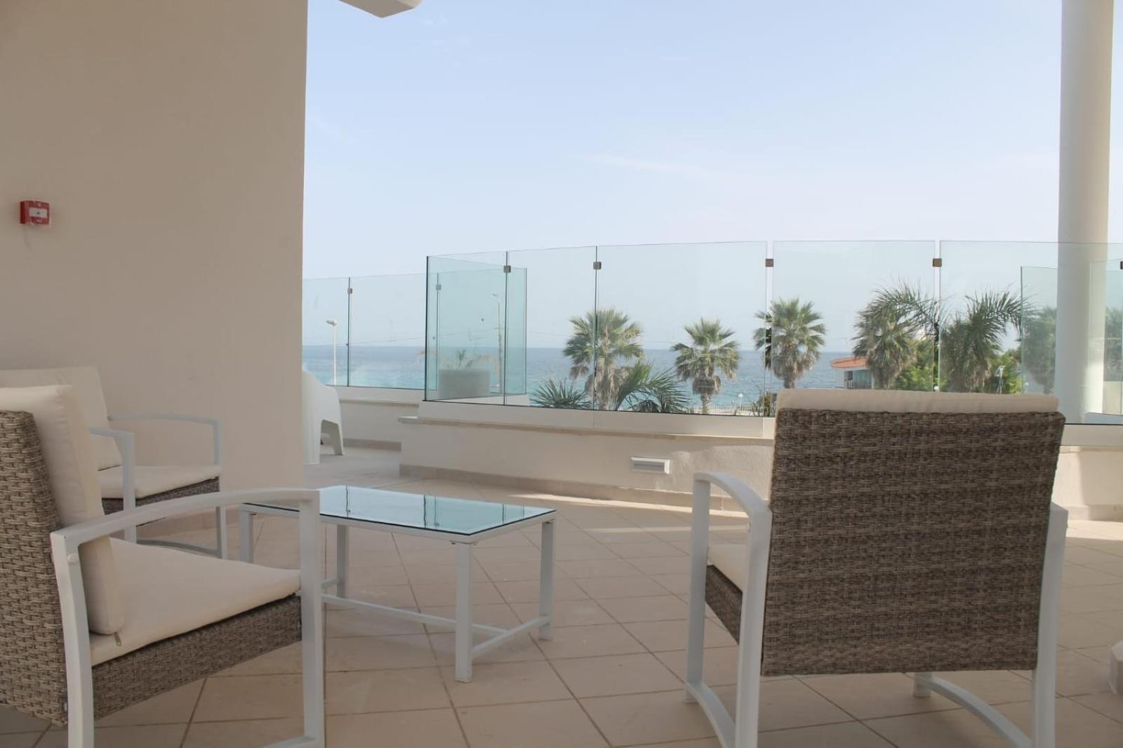 Deluxe Double or Twin Room with Sea View photo 3