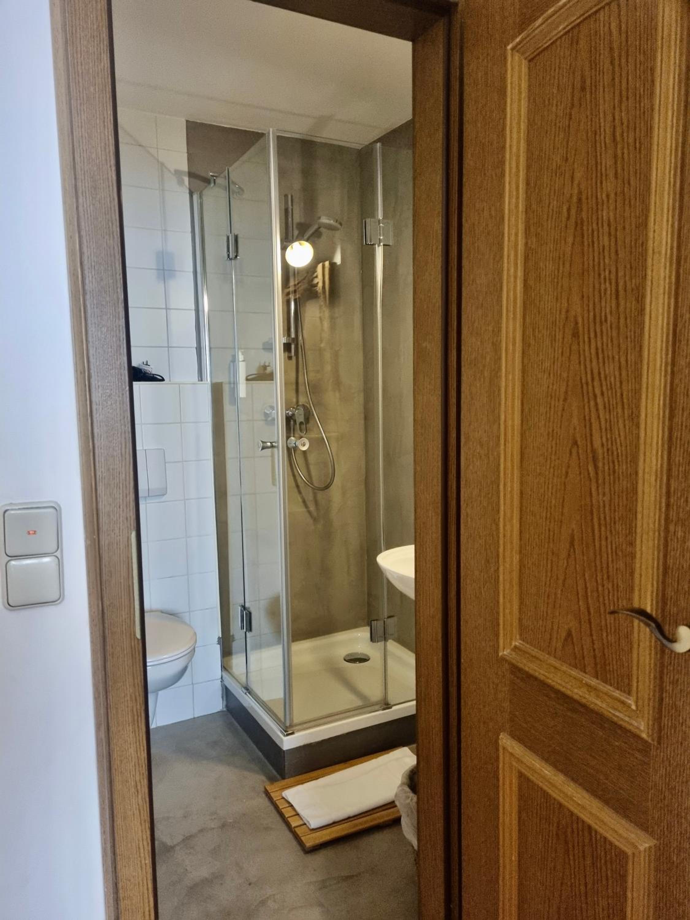 Small Double Room - Photo 6