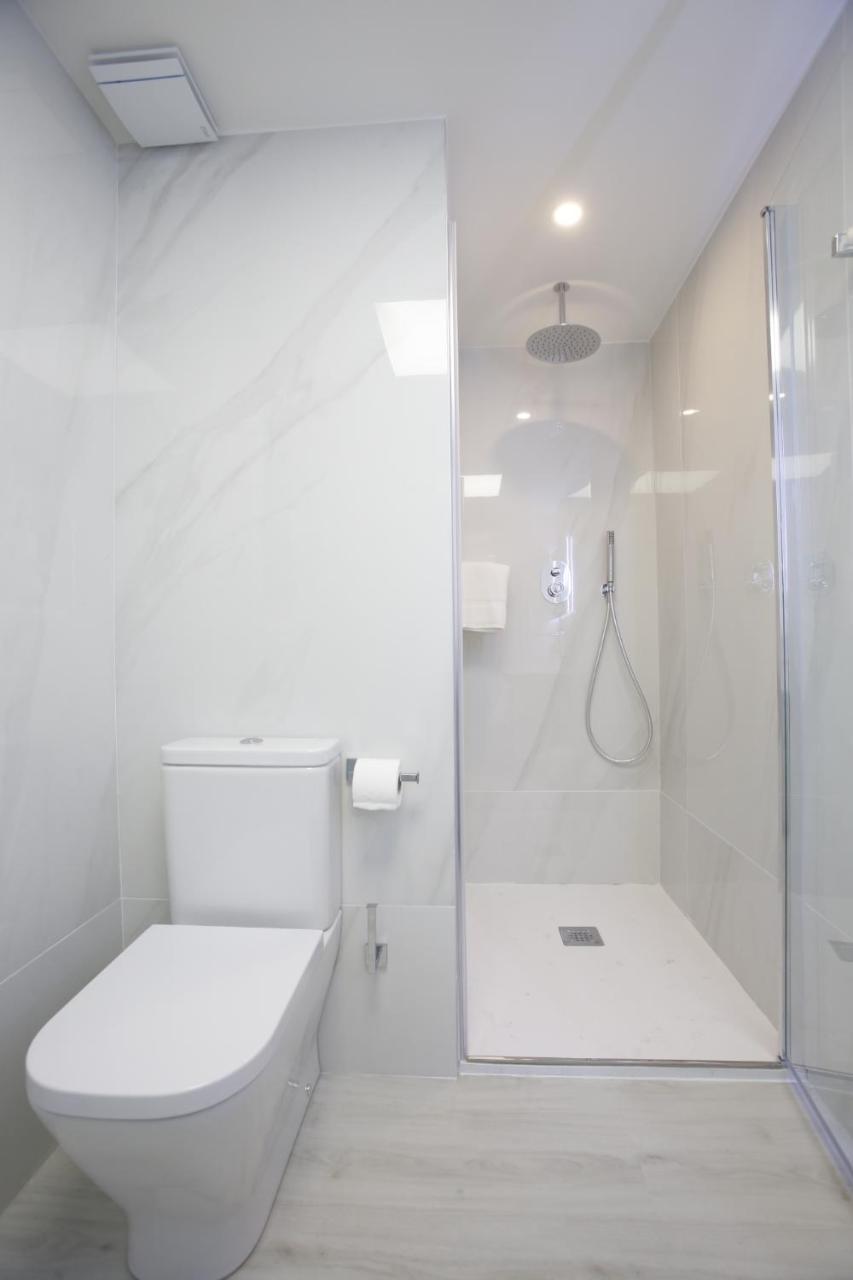 Deluxe Double Room with Side Sea View and Balcony photo 3
