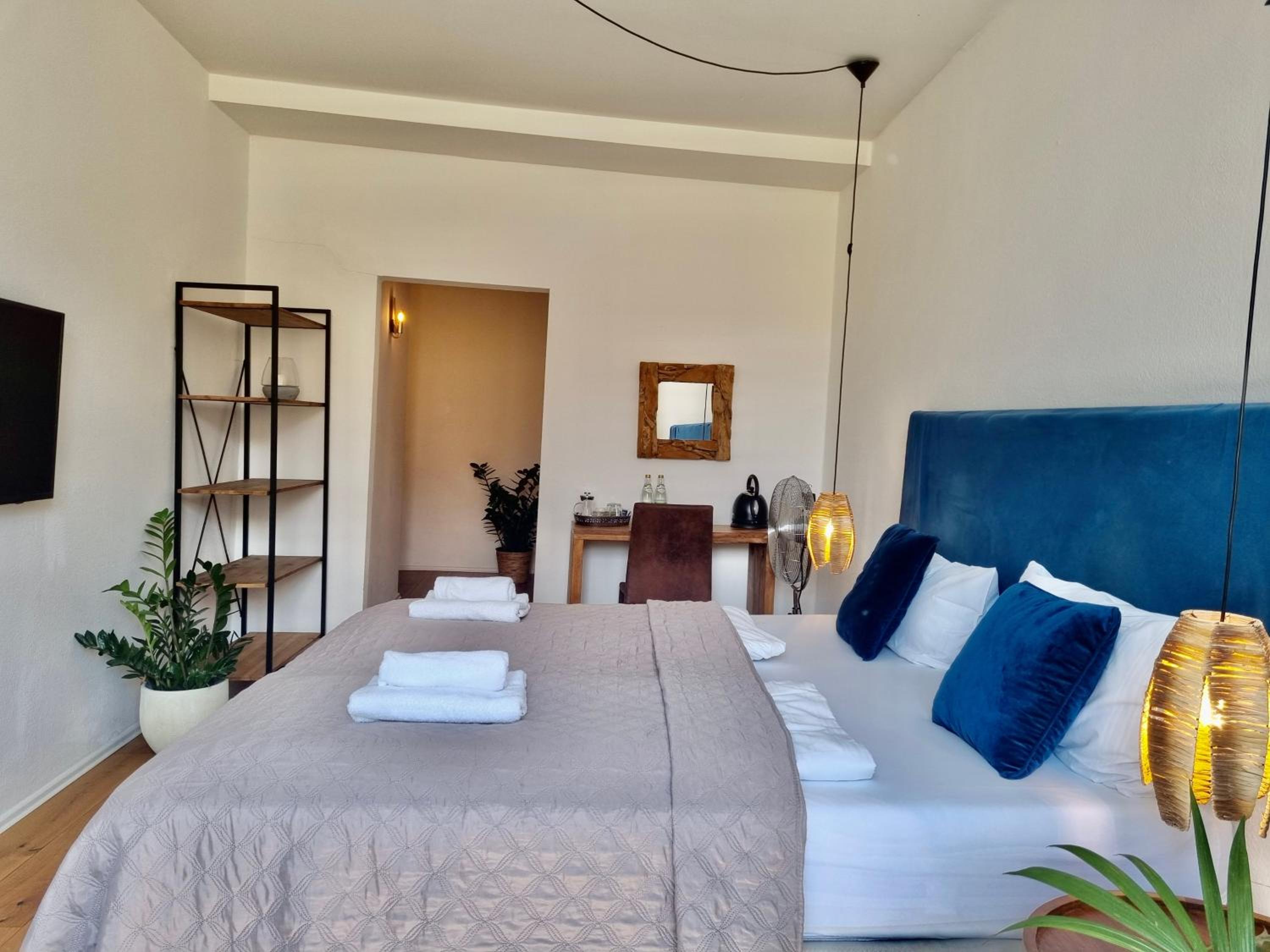 Double Room - Photo 7