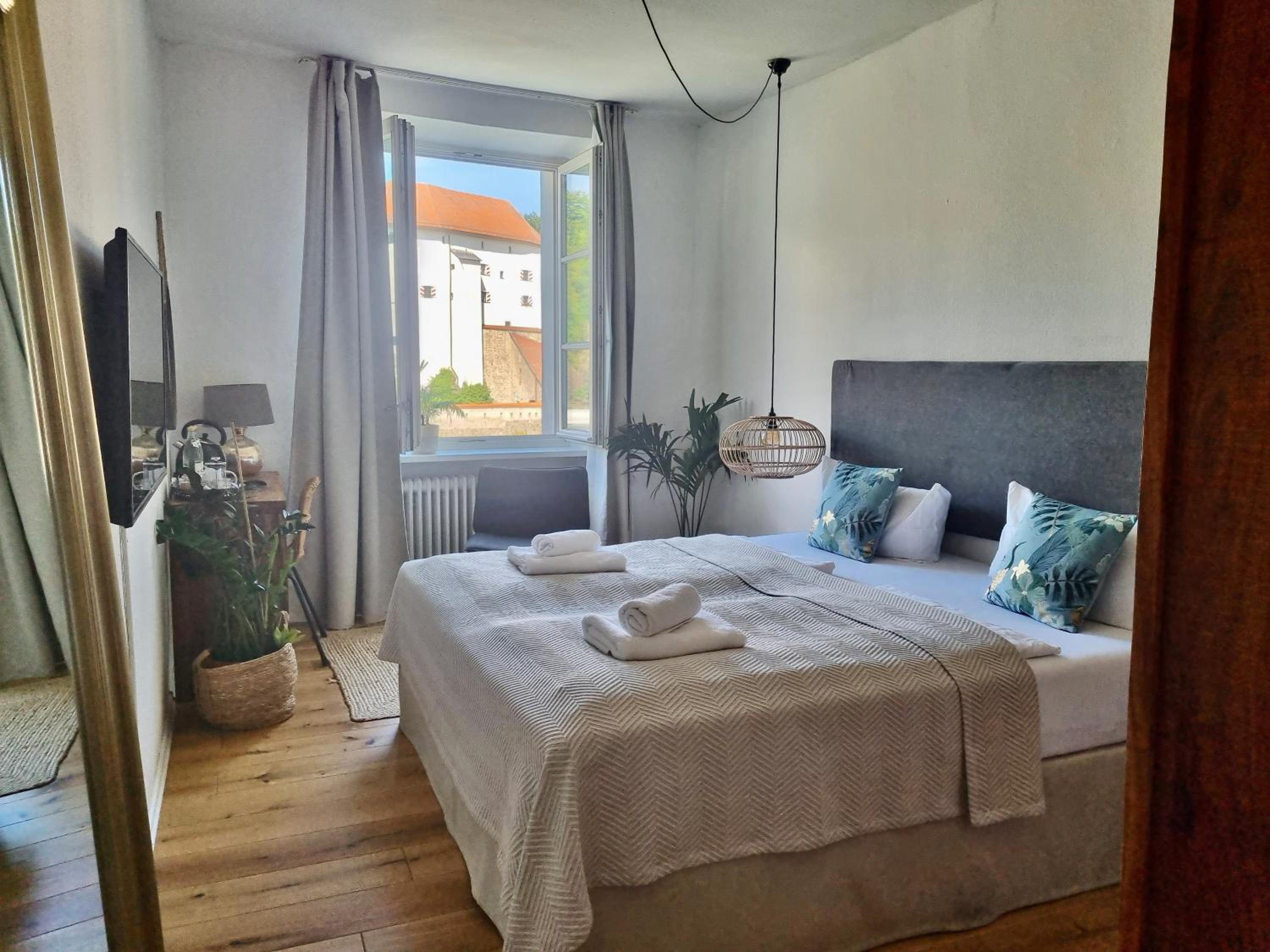 Deluxe Double or Twin Room with River View - Photo 4