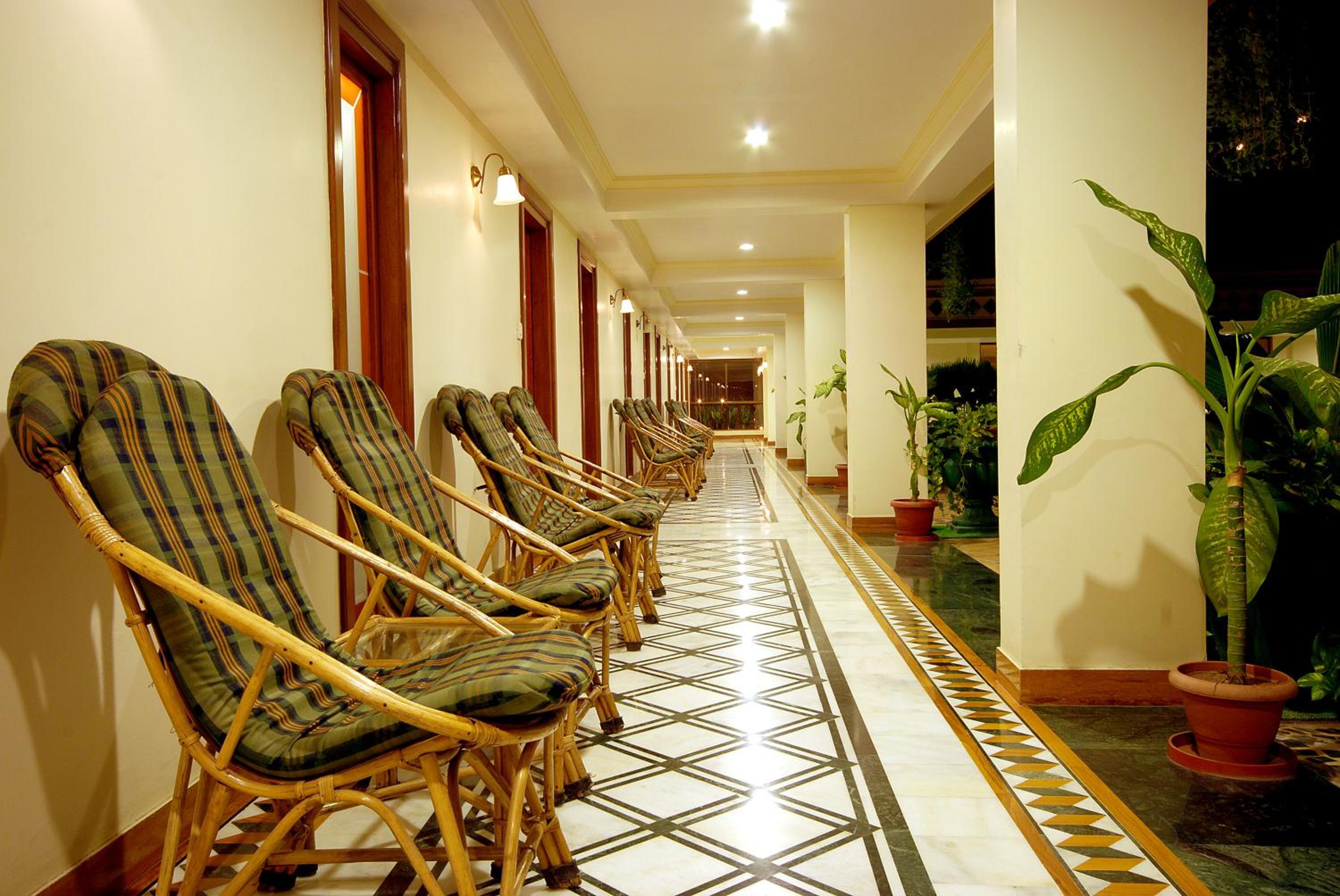 Deluxe King Room - Photo 6