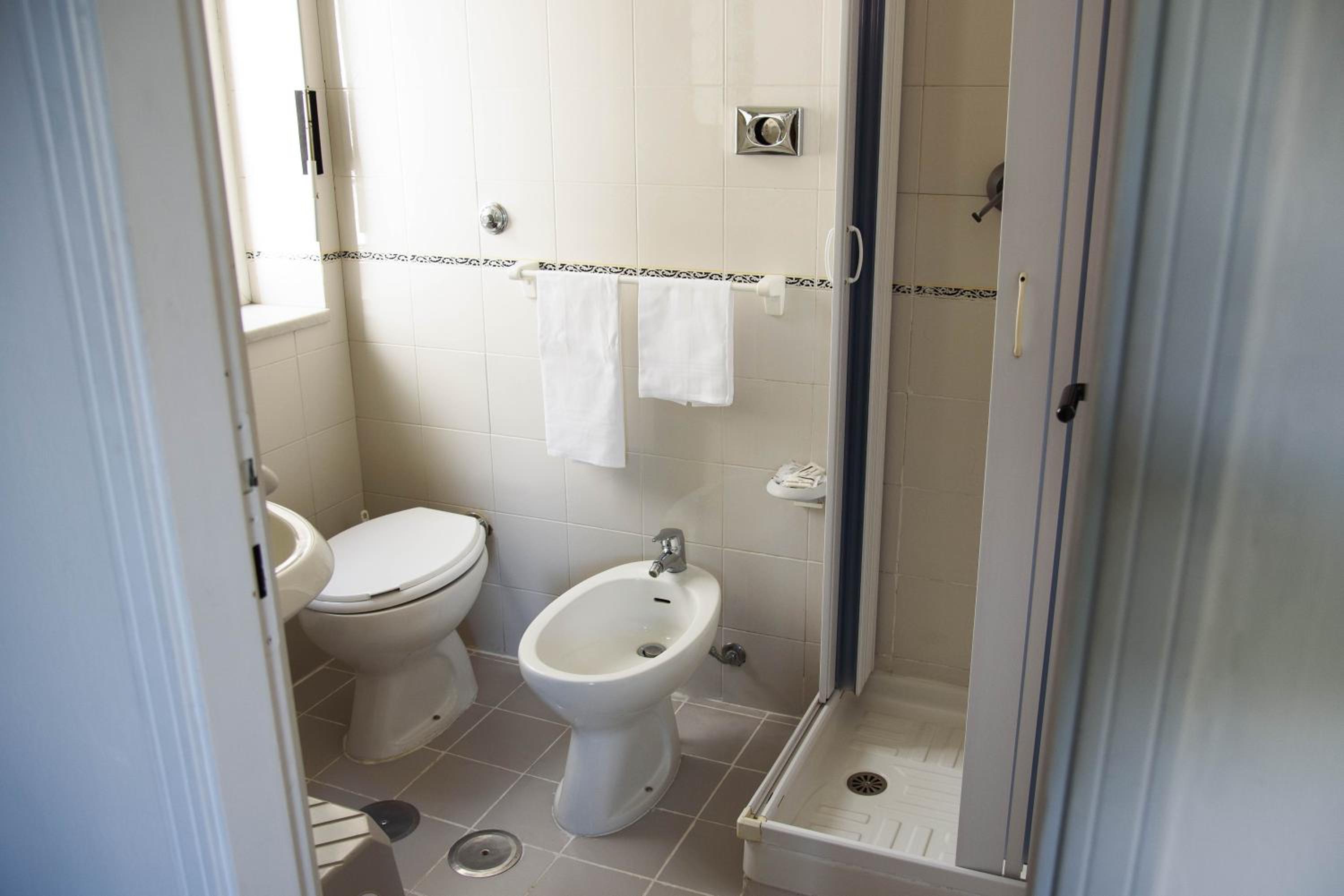 Double Room - Photo 5