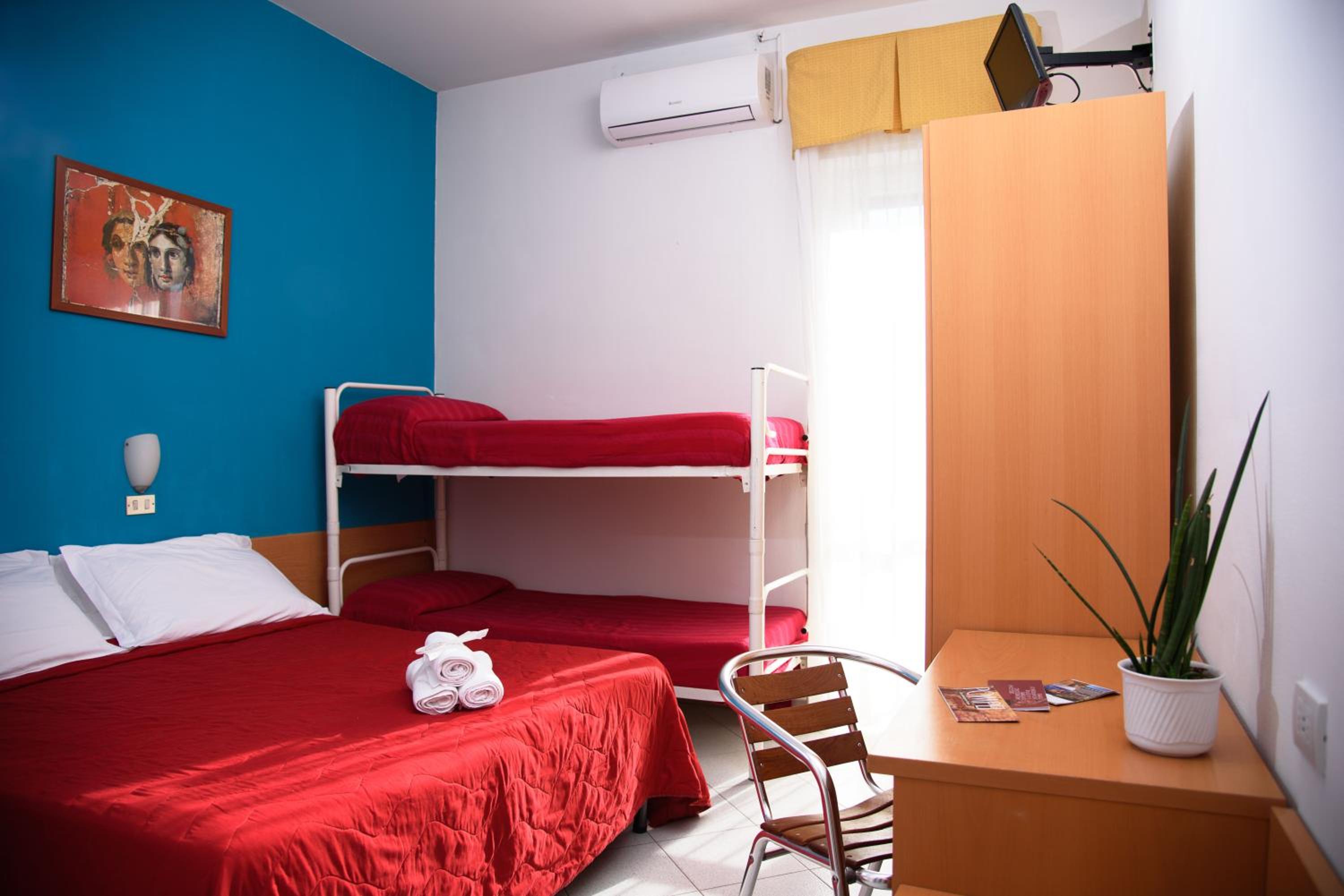 Quadruple Room - Photo 1