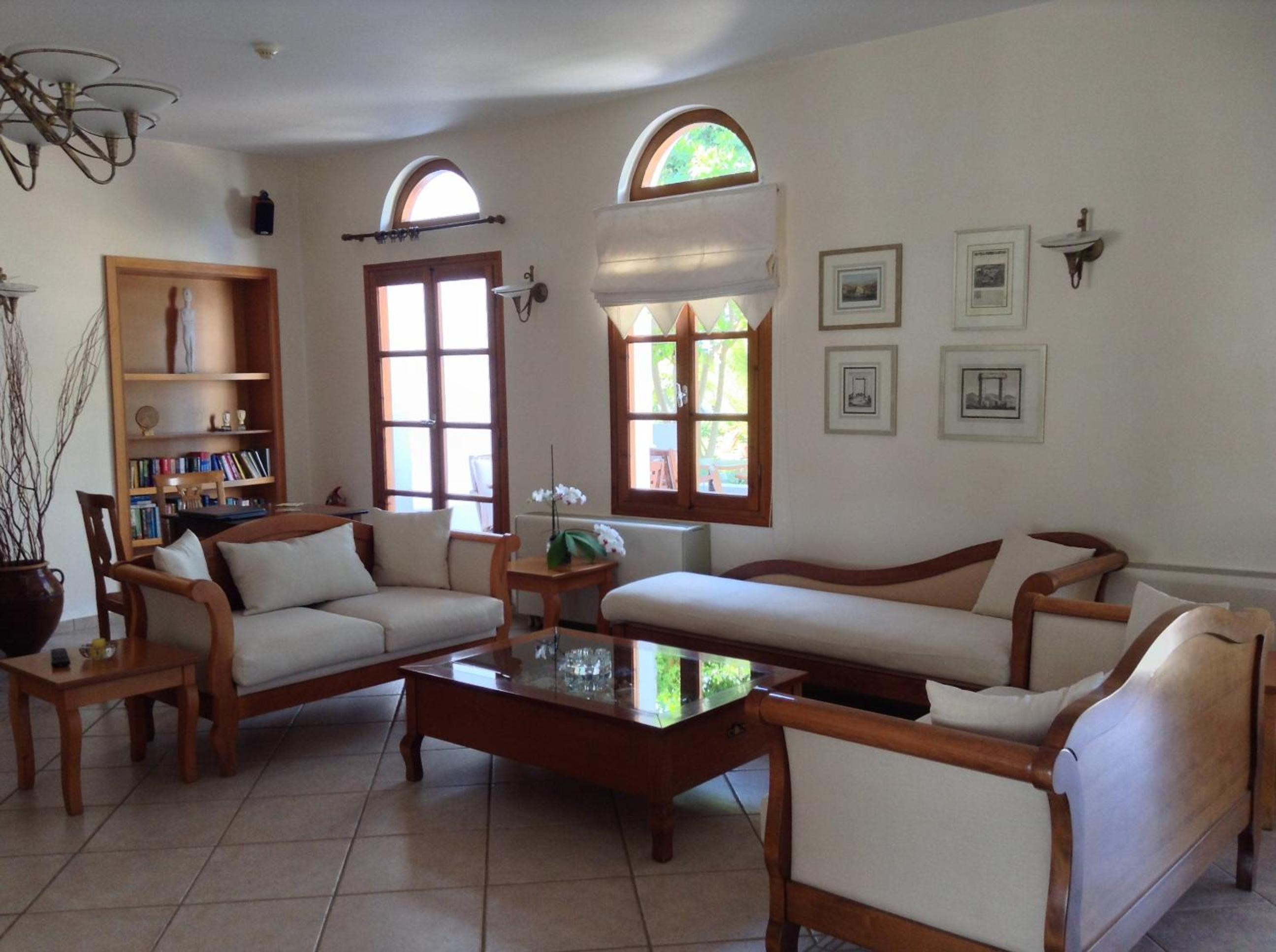 Family Room - Photo 1