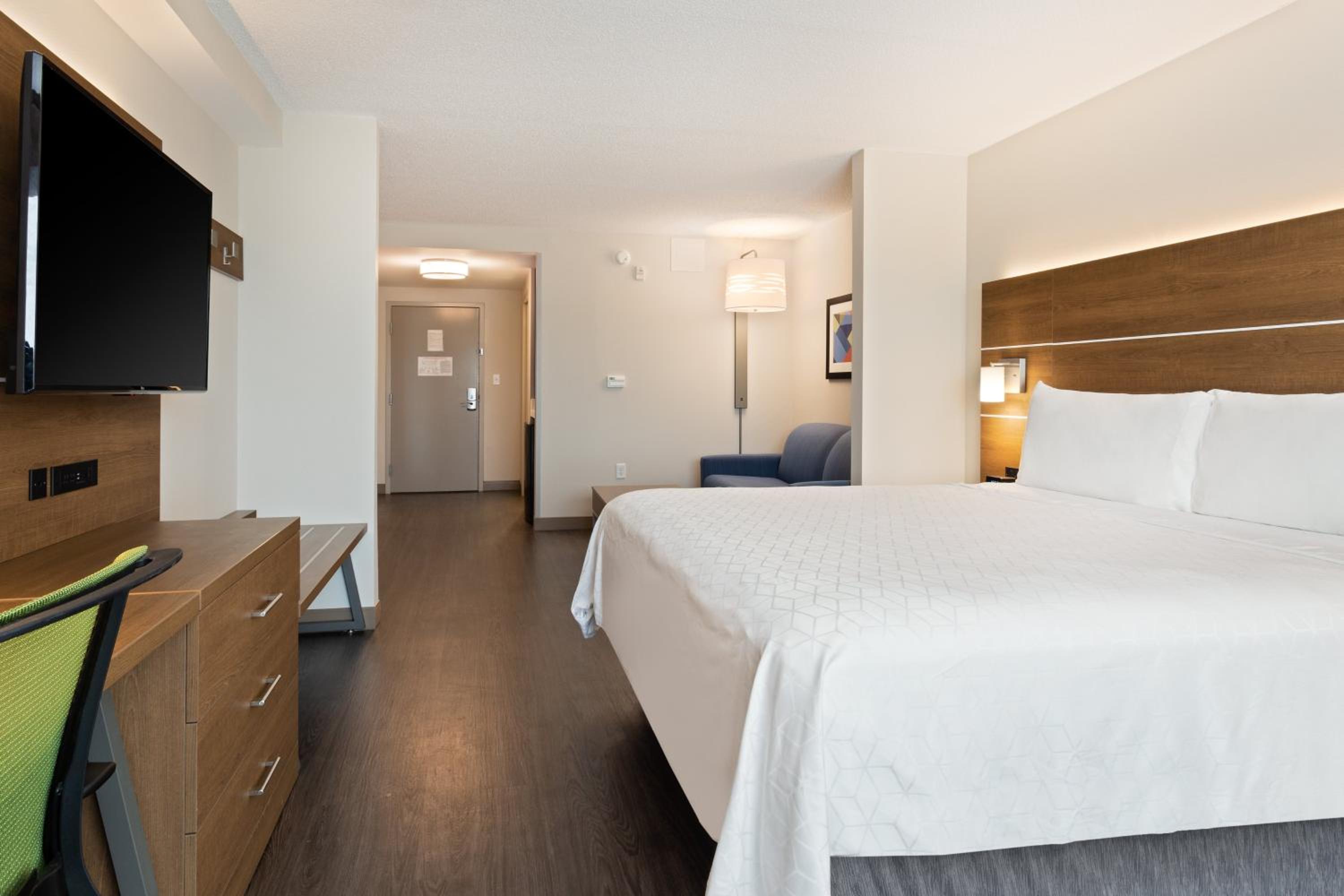 King Suite - Disability Access - Photo 1