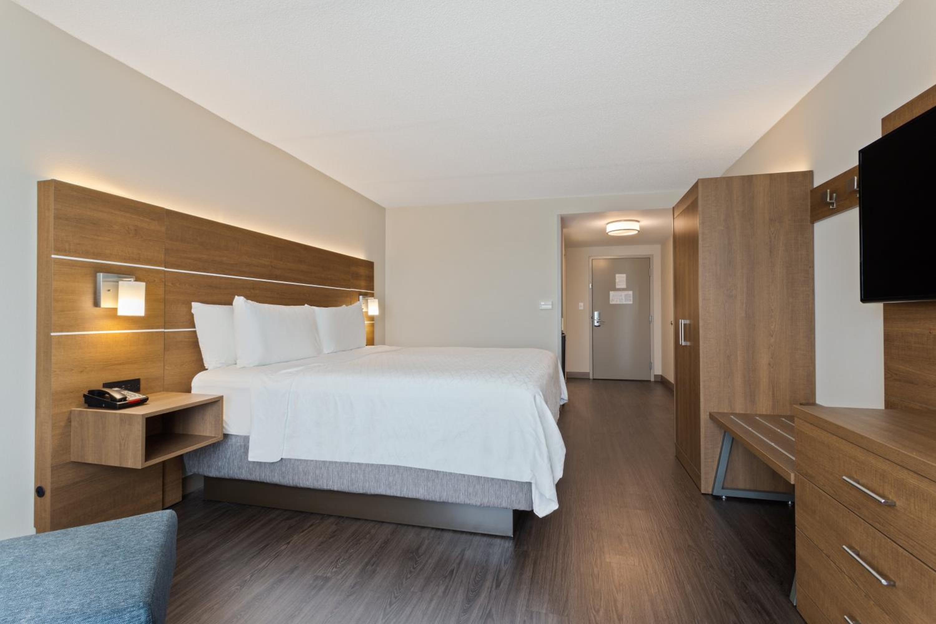 Standard King Room - Photo 3
