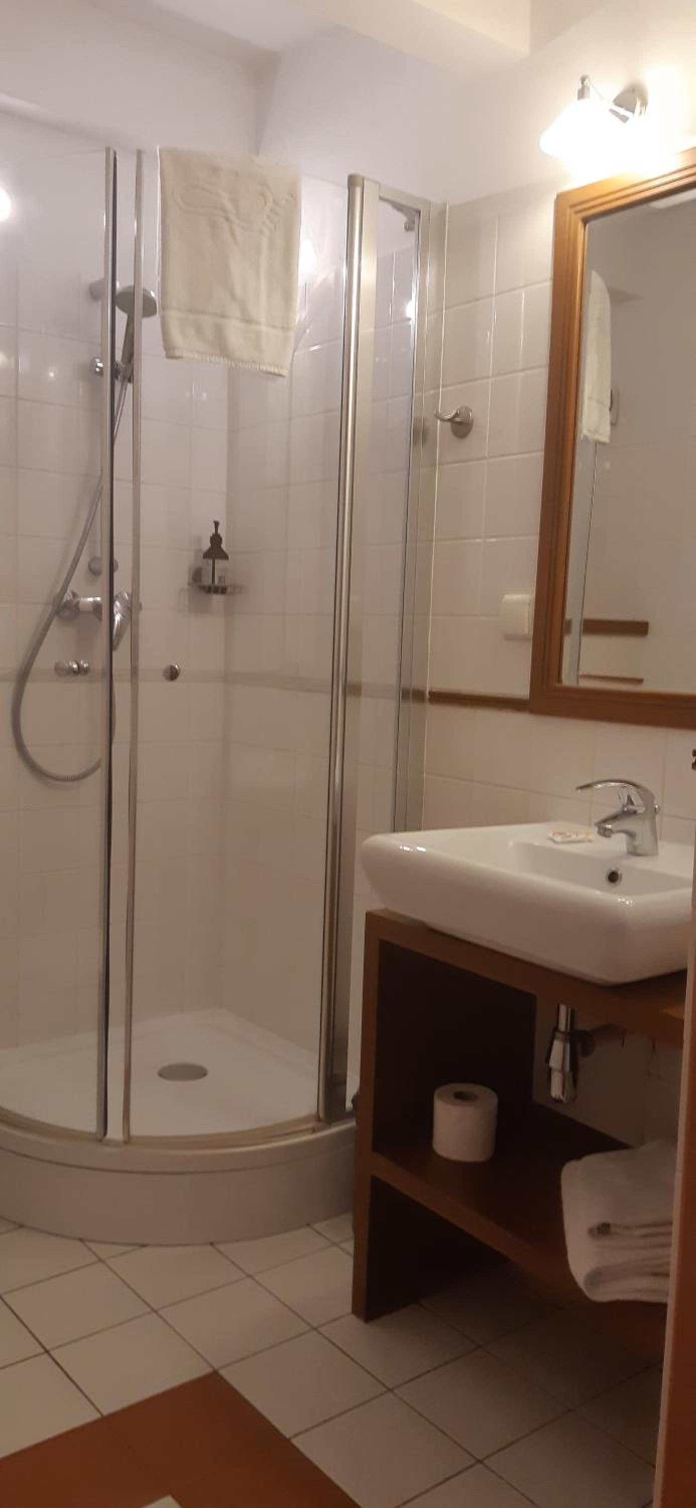 Standard Double or Twin Room - Photo 2