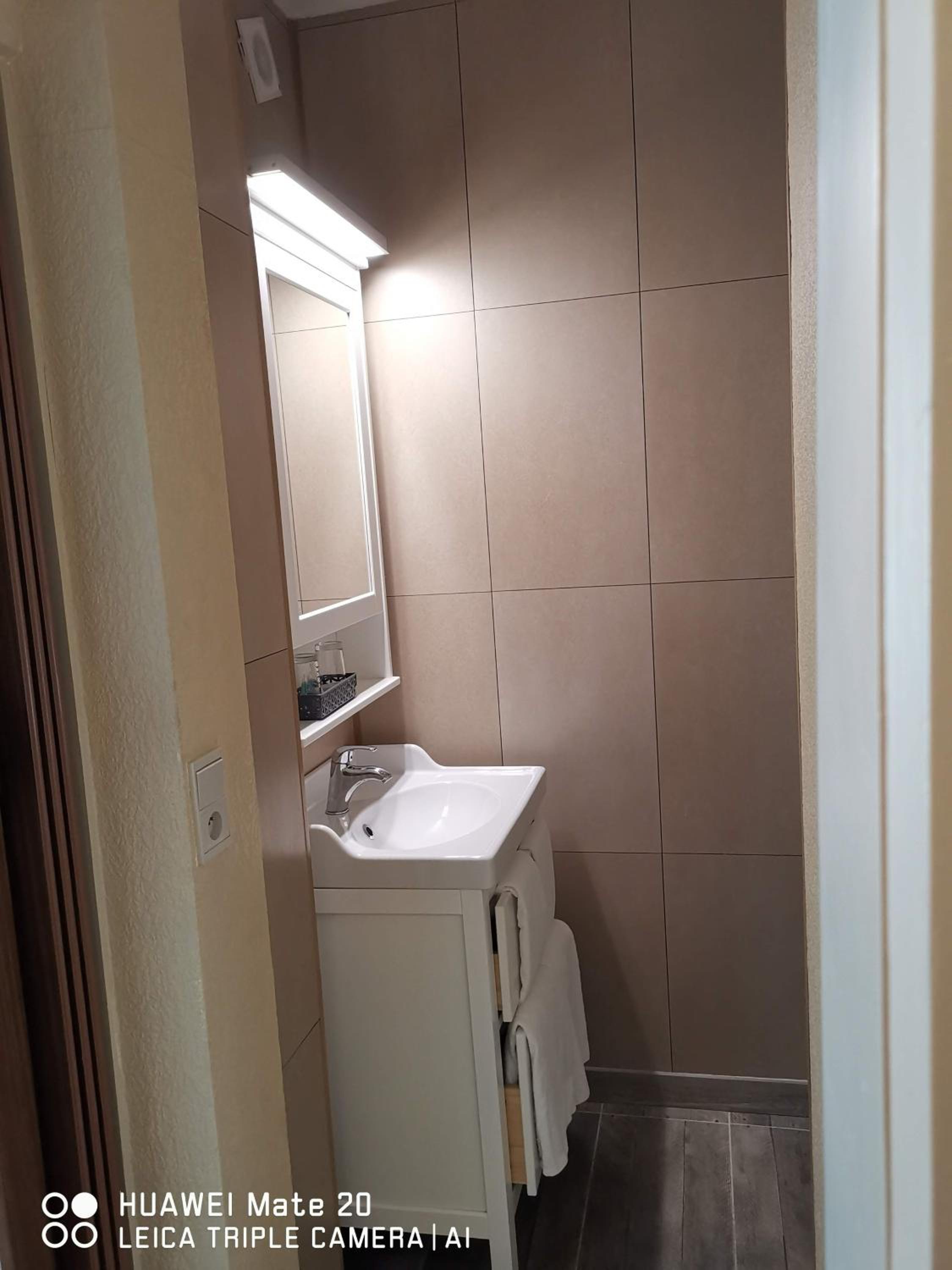 Double or Twin Room - Photo 3