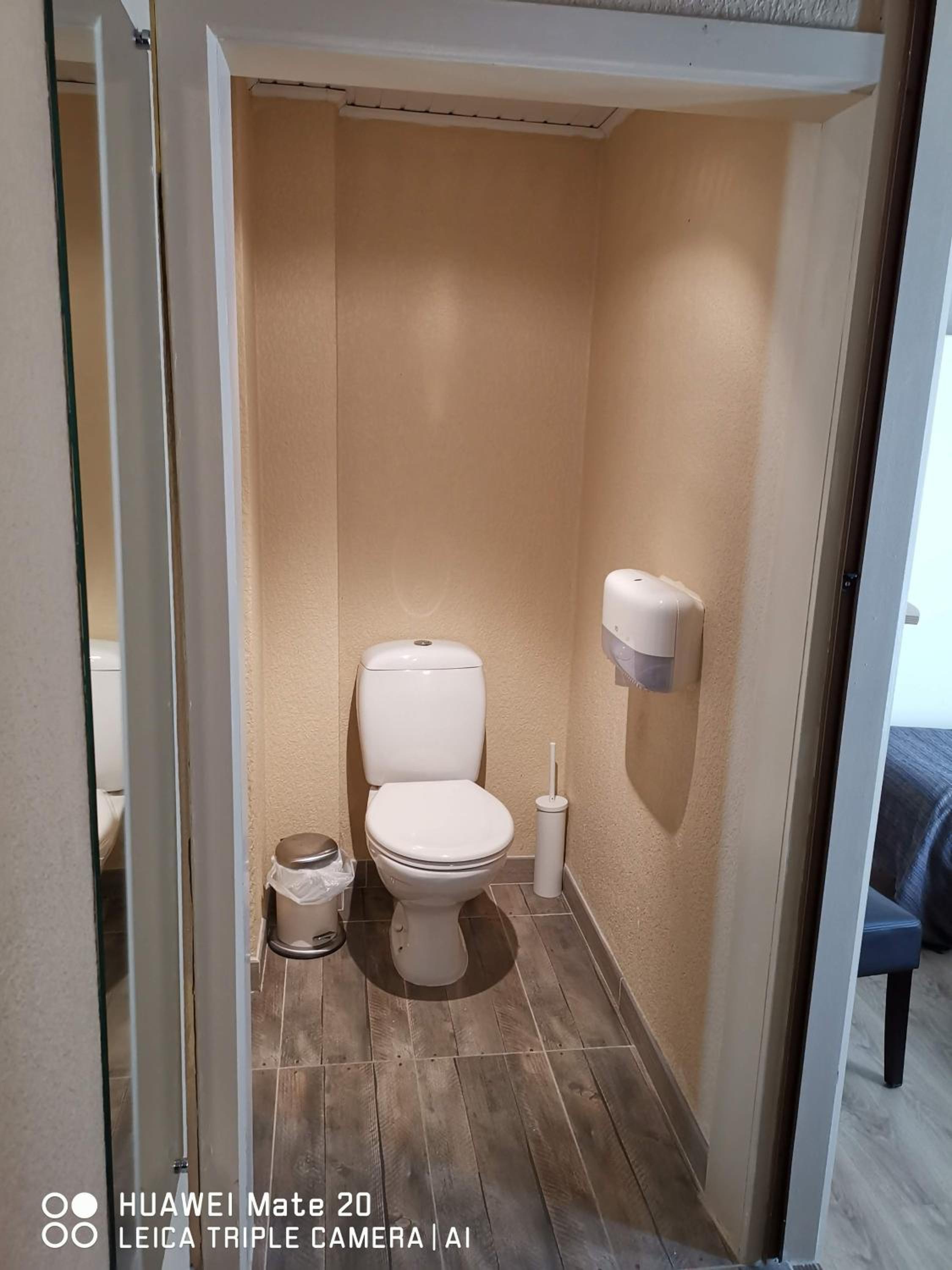 Double or Twin Room - Photo 4