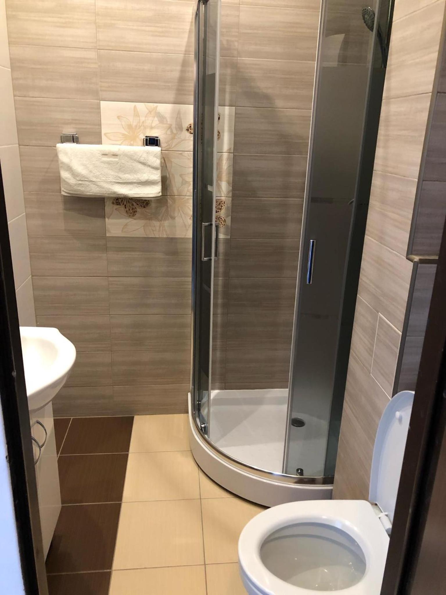 Deluxe Double Room with Shower - Photo 3