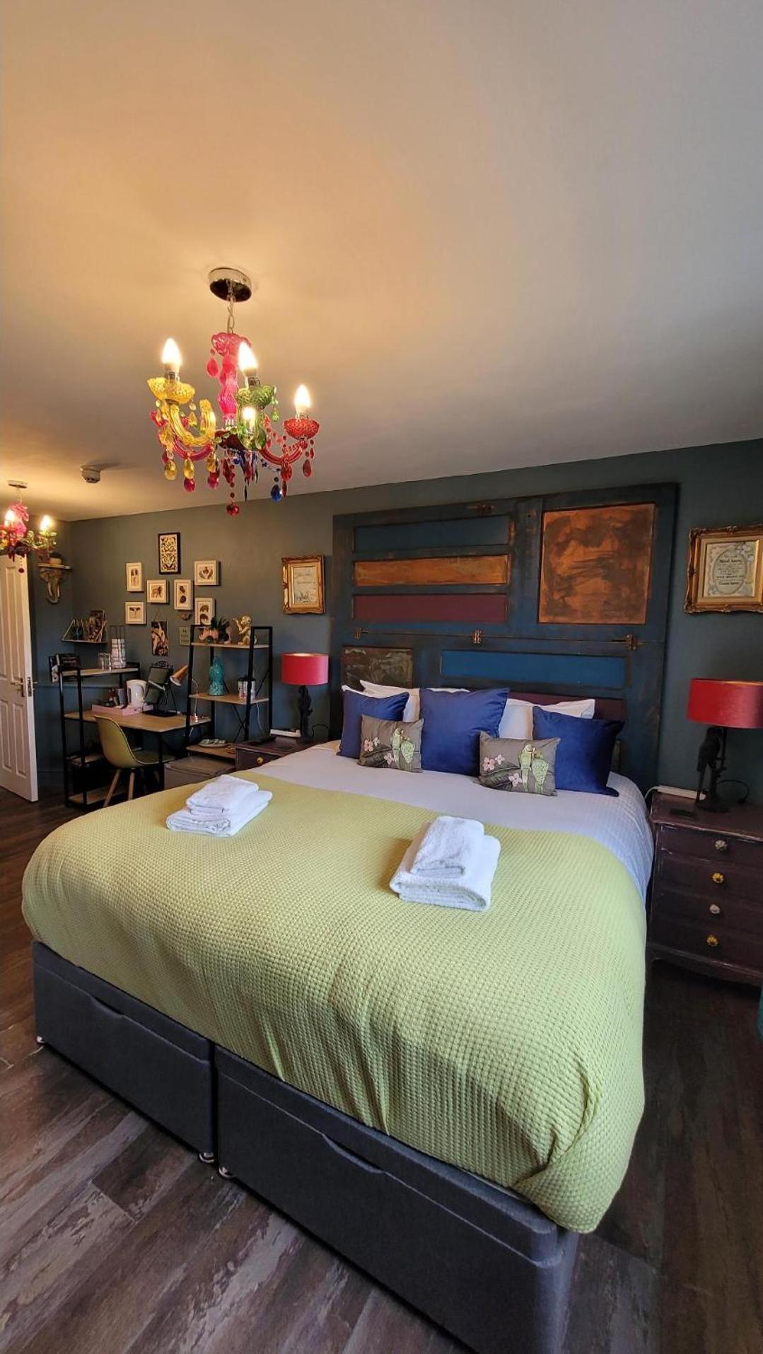 Superior King Suite photo 1