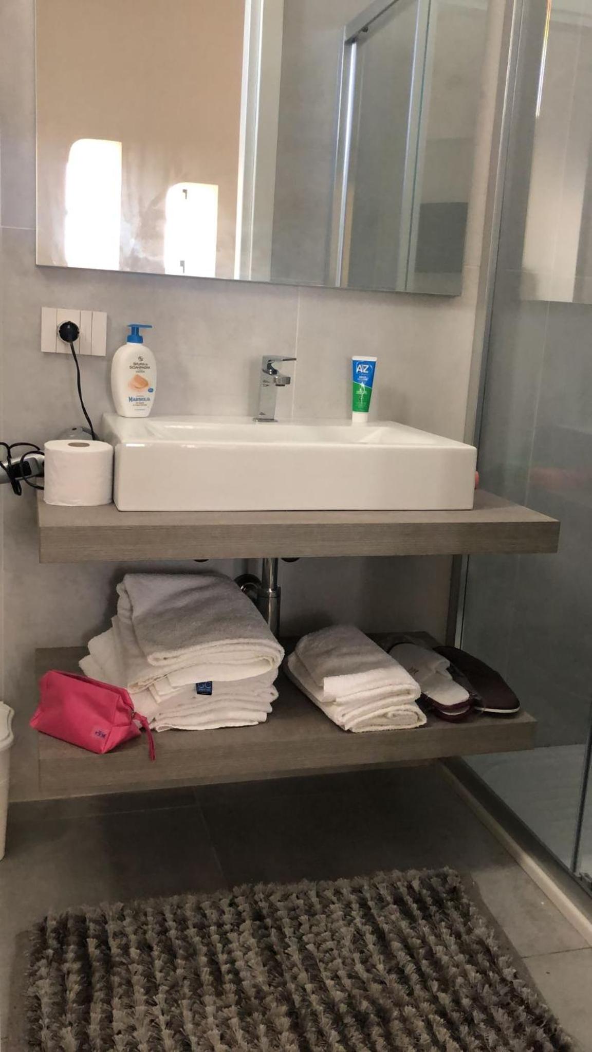 Double Room - Photo 8