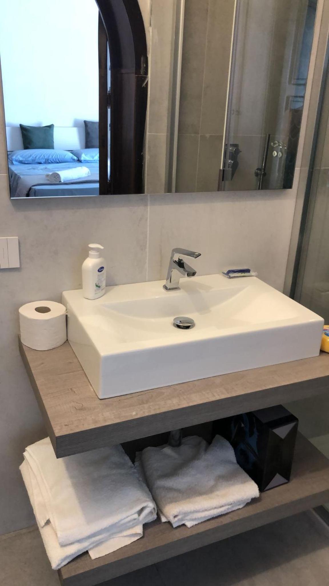 Double Room - Photo 15