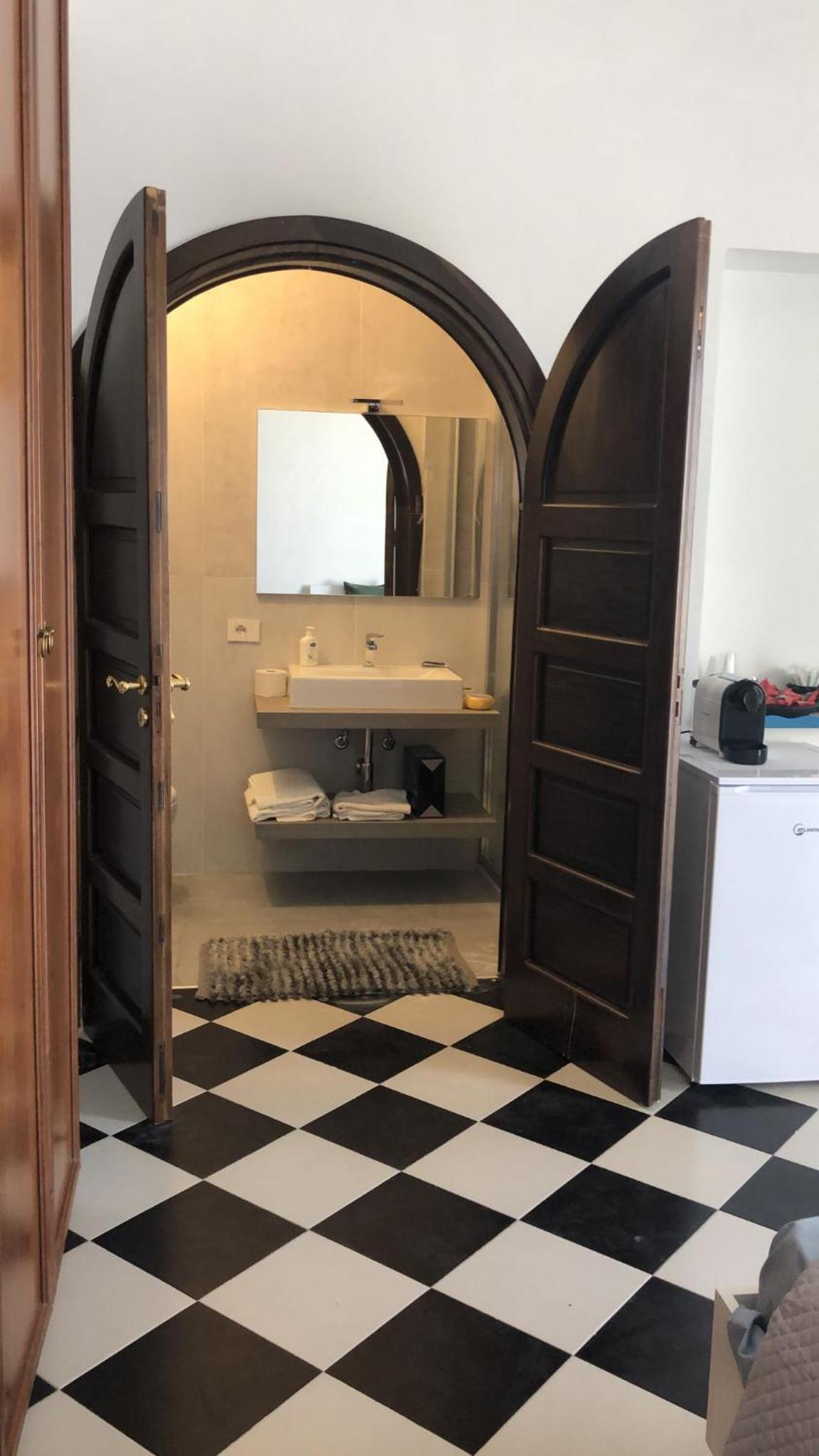 Double Room - Photo 16