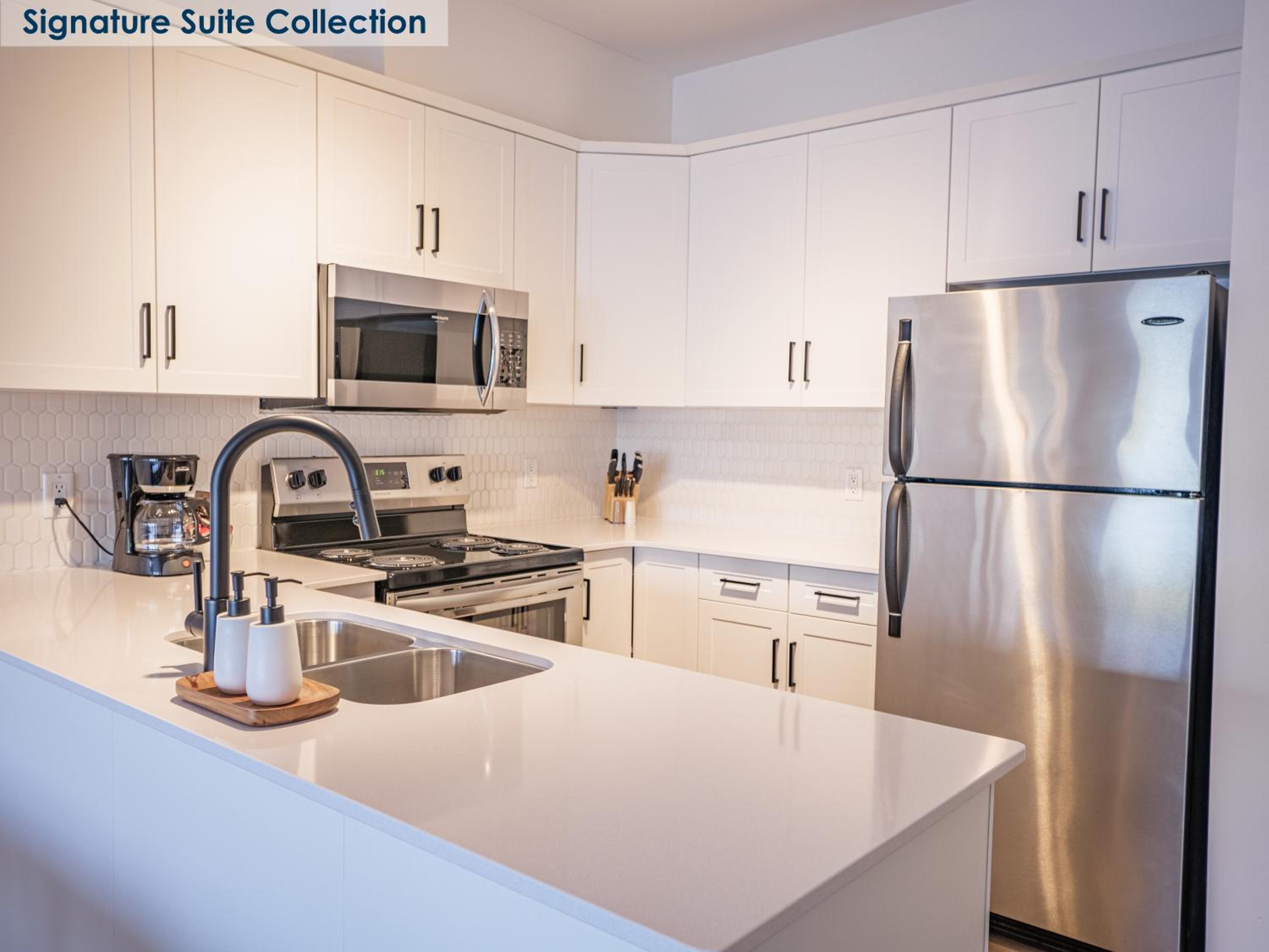 Signature Collection 2 Bedroom King Suite with Sofa Bed, Outdoor Tub, Full Kitchen + Harbor View photo 3