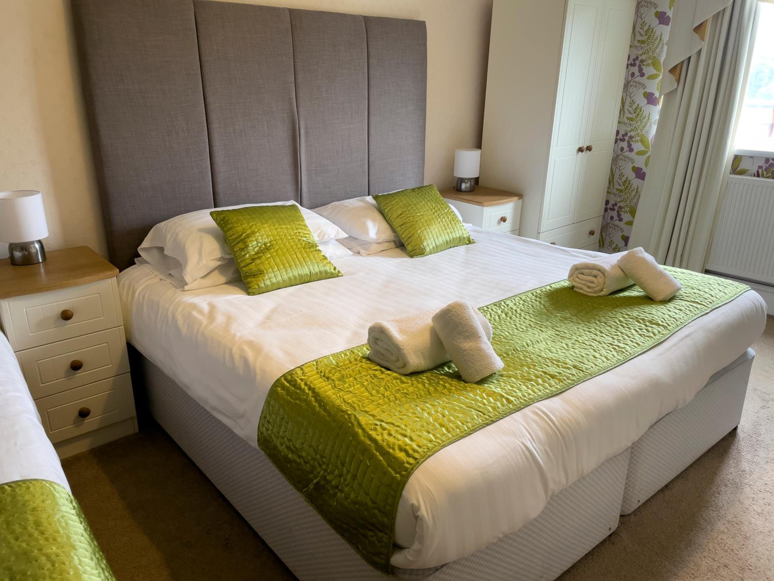 Deluxe Double Room with Extra Bed - Photo 3