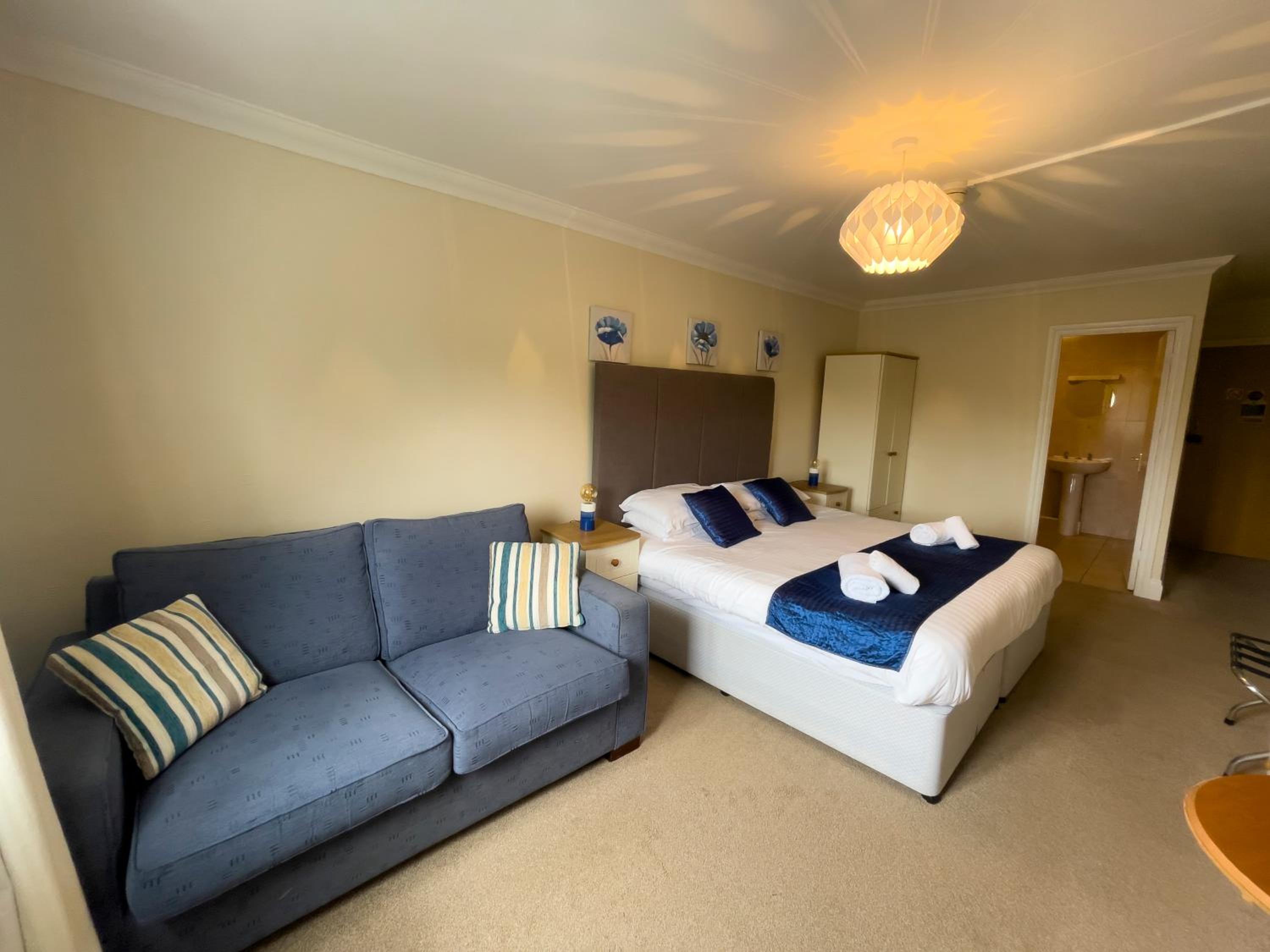 Deluxe King Room - Photo 2