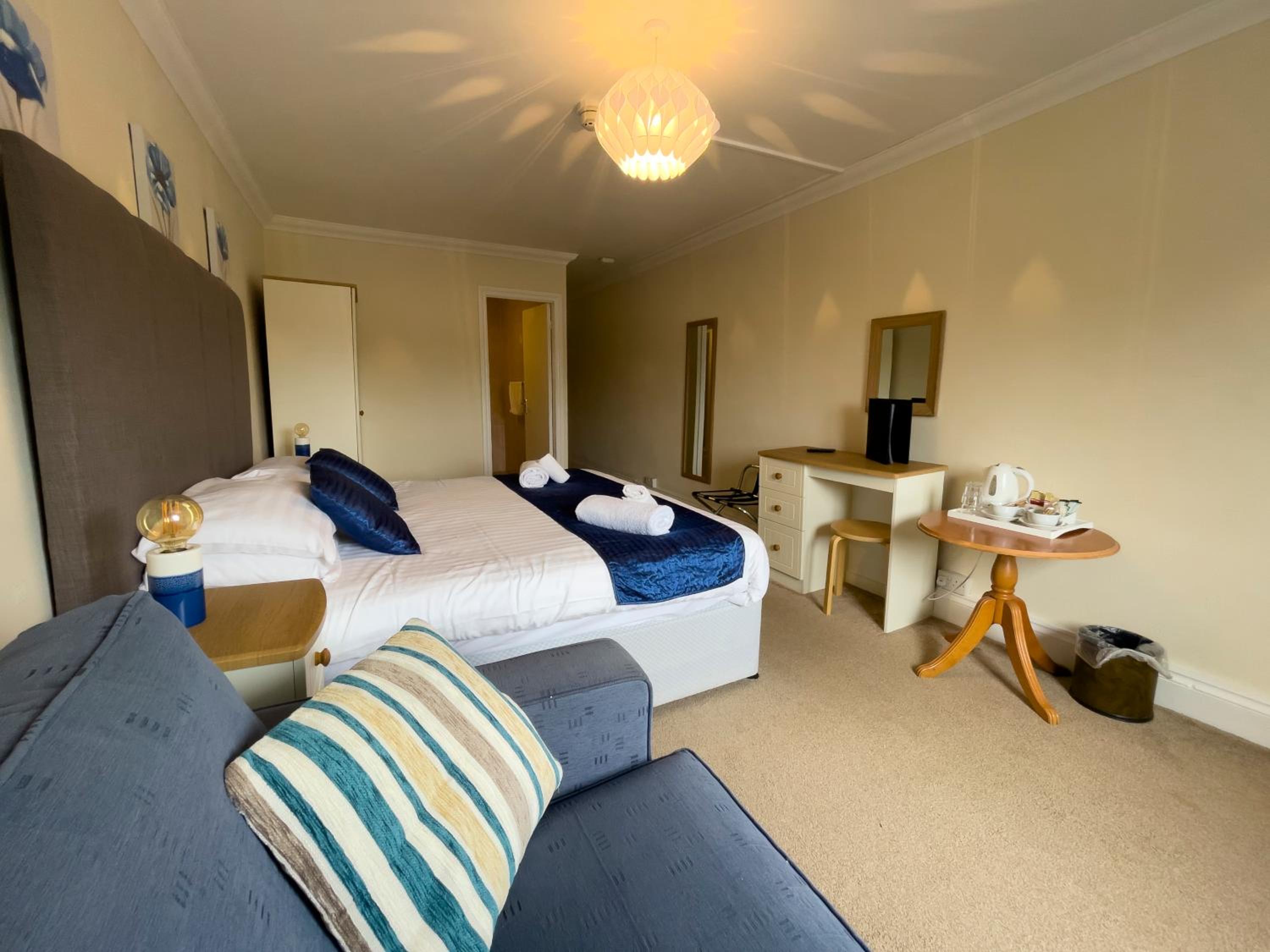 Deluxe King Room - Photo 4