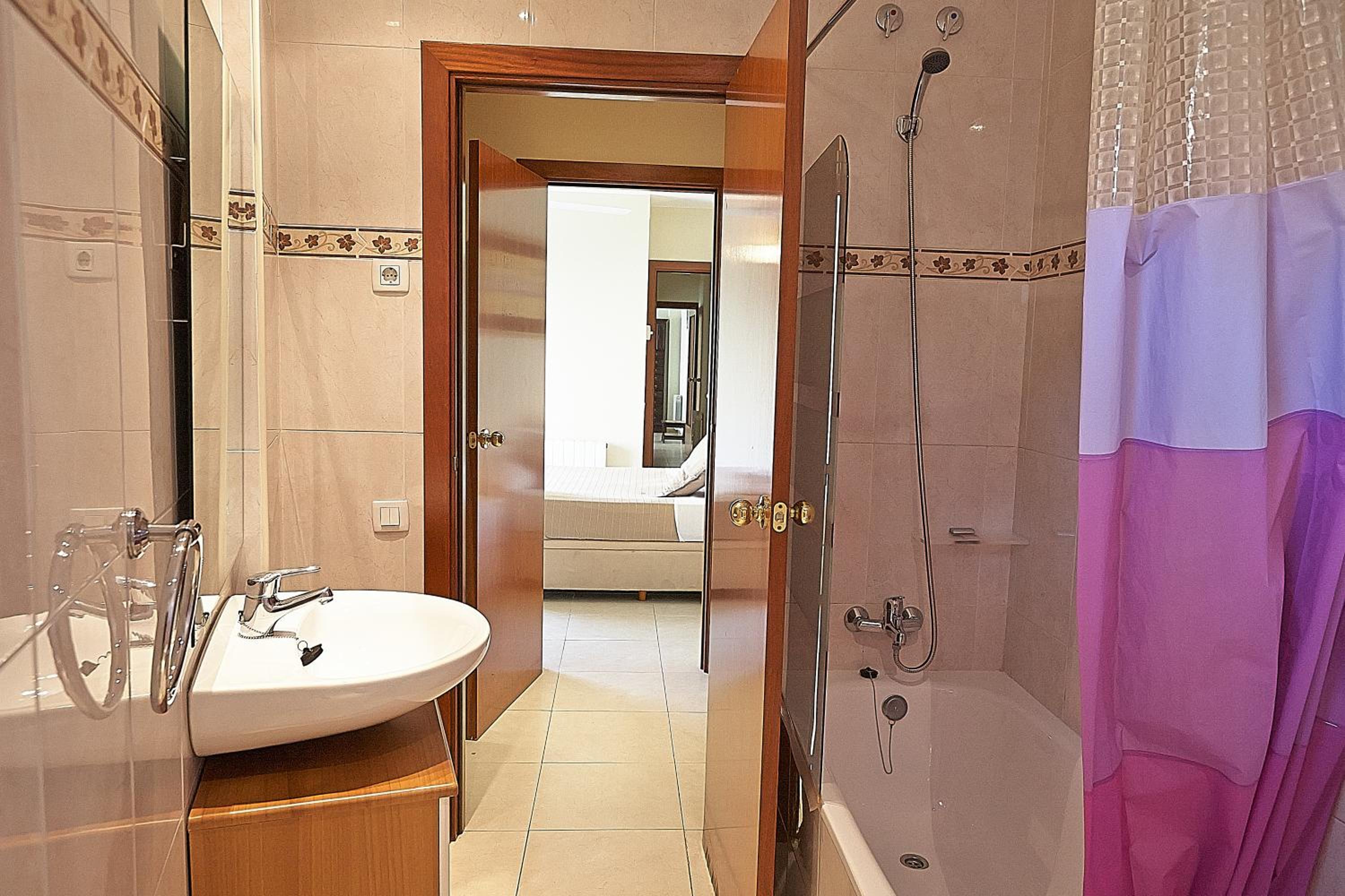 Two-Bedroom Apartment (2-6 Adults) photo 3