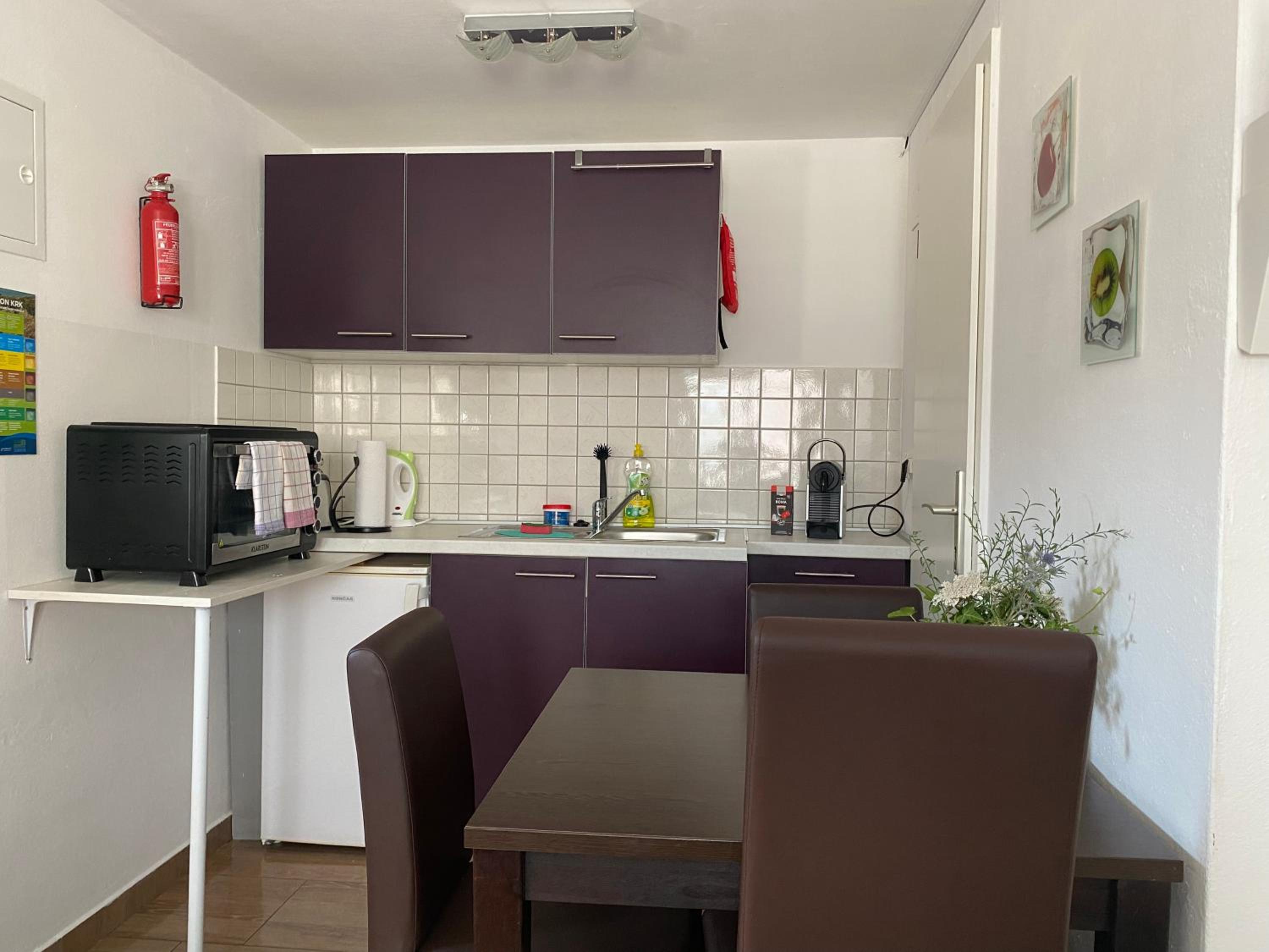 Studio Apartment - Photo 16