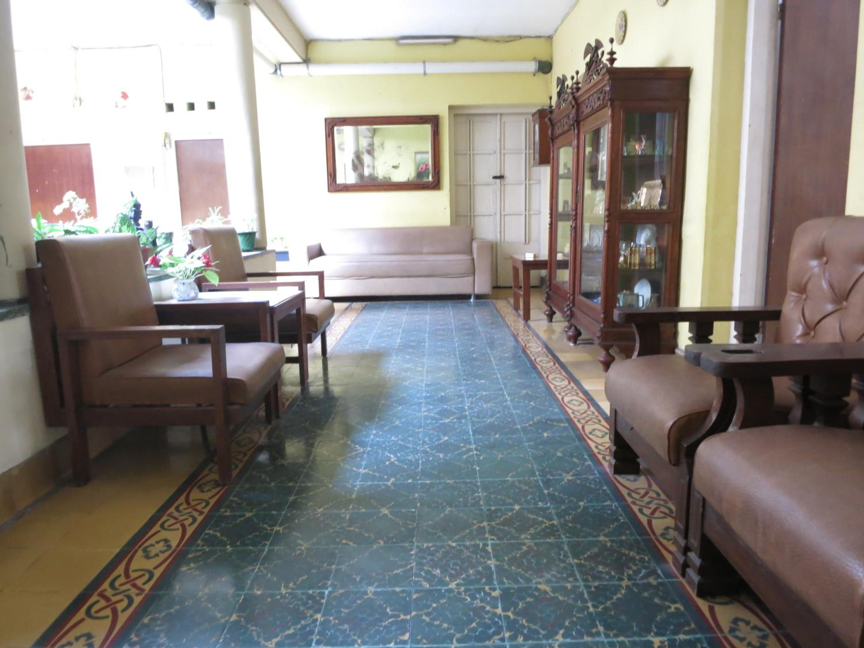 Family Room - Photo 4
