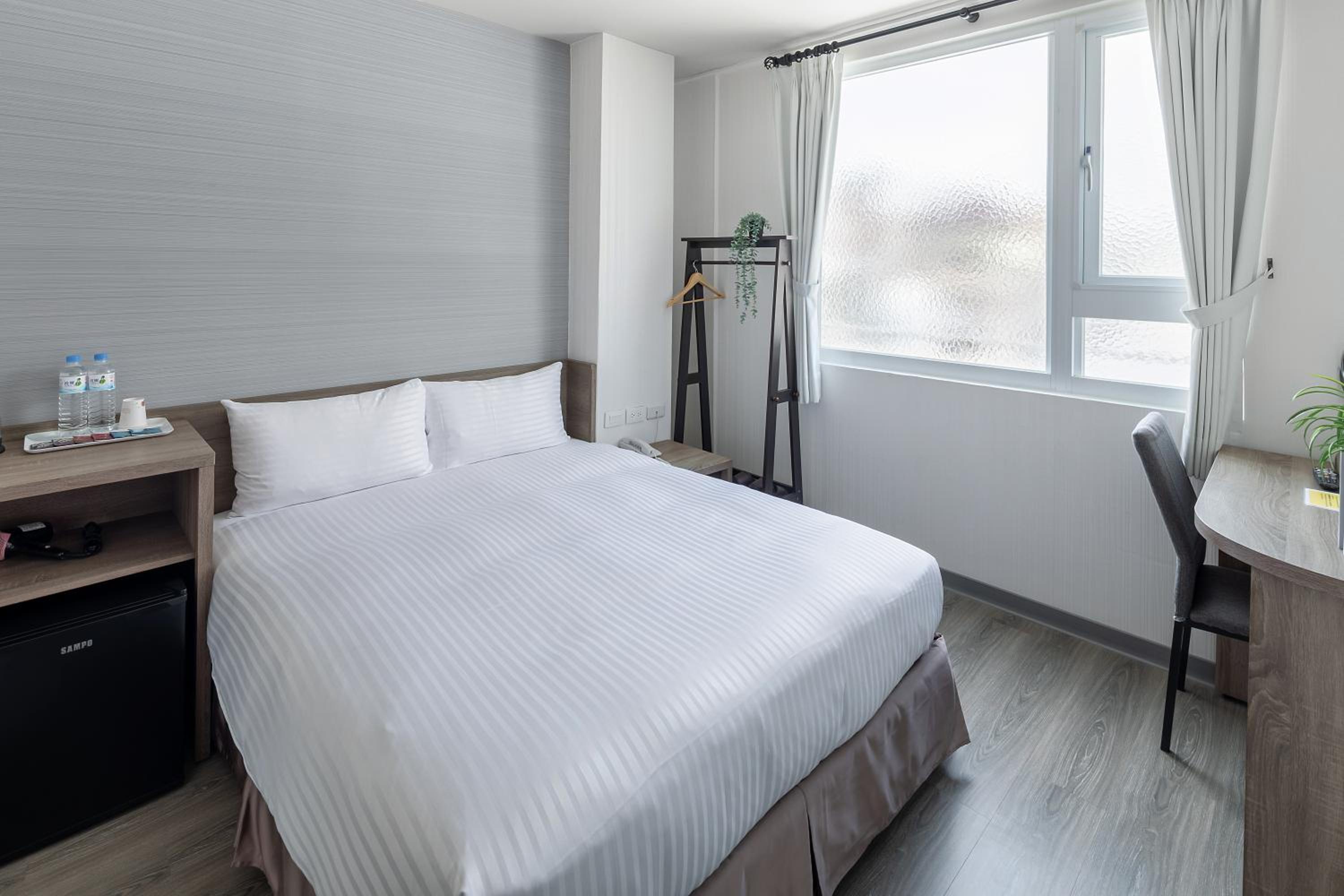 Deluxe Double Room with Bath photo 3