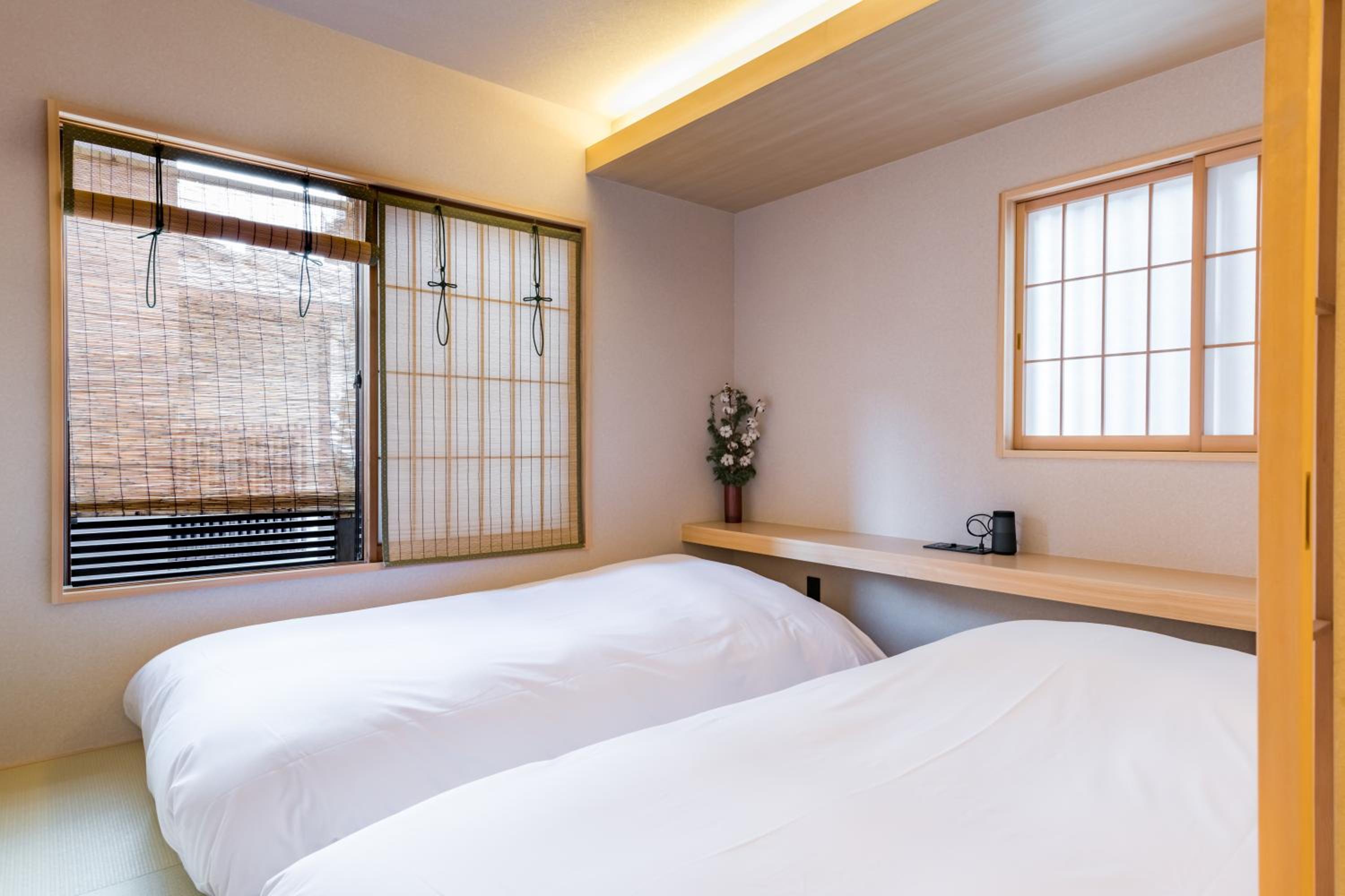 Twin Room with Bathroom photo 2