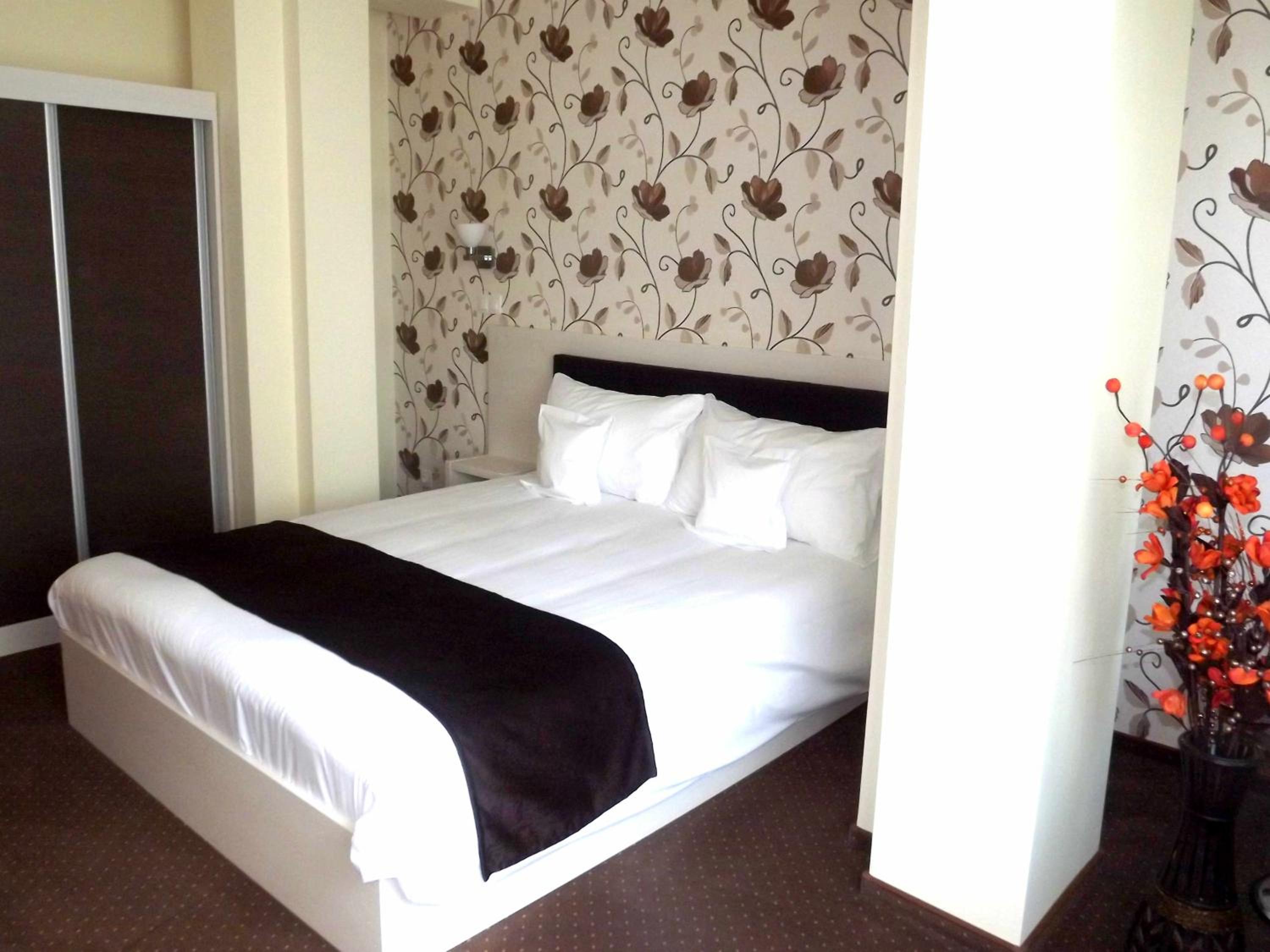 Double Room - Photo 5