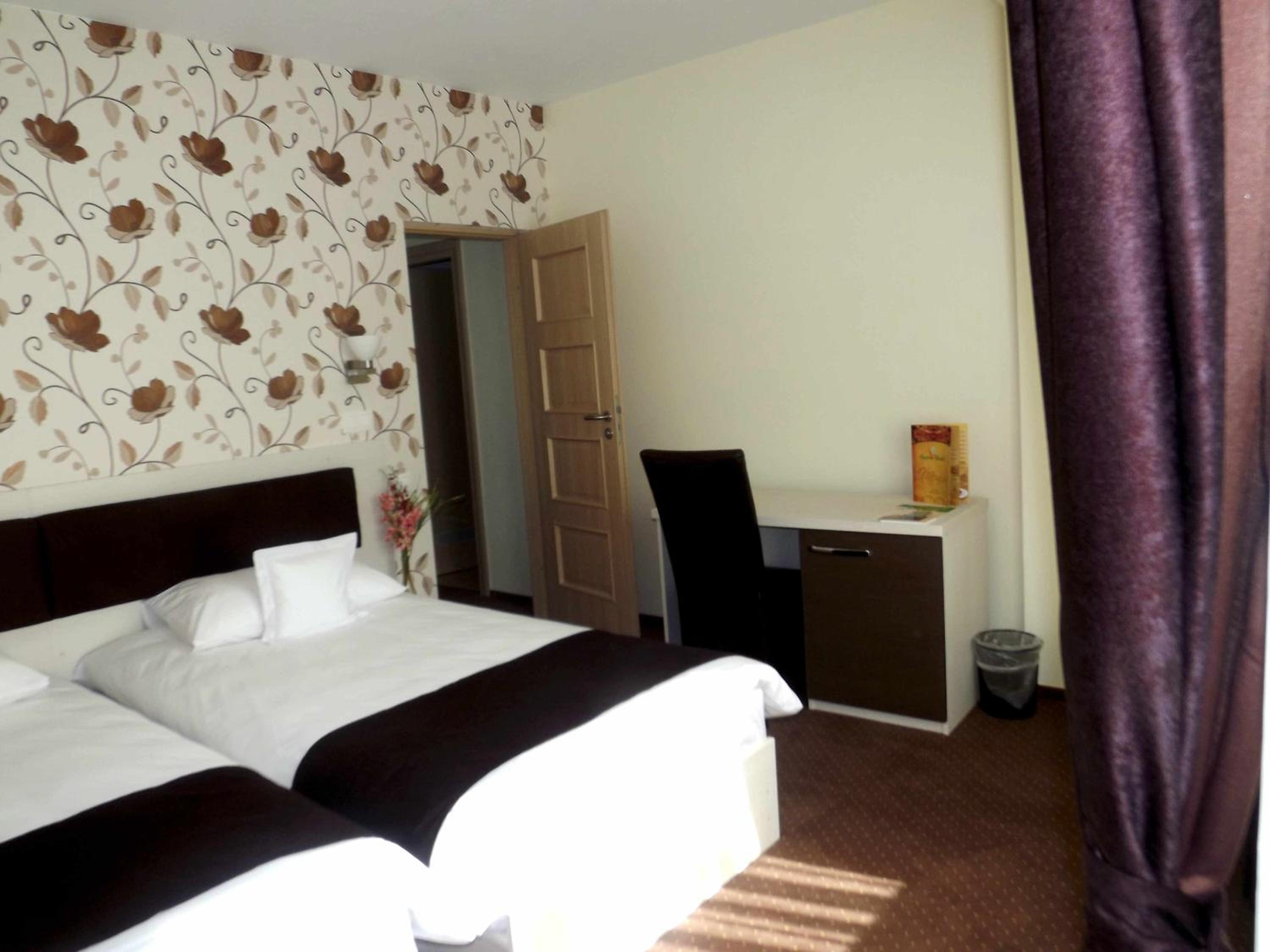 Suite - Photo 3
