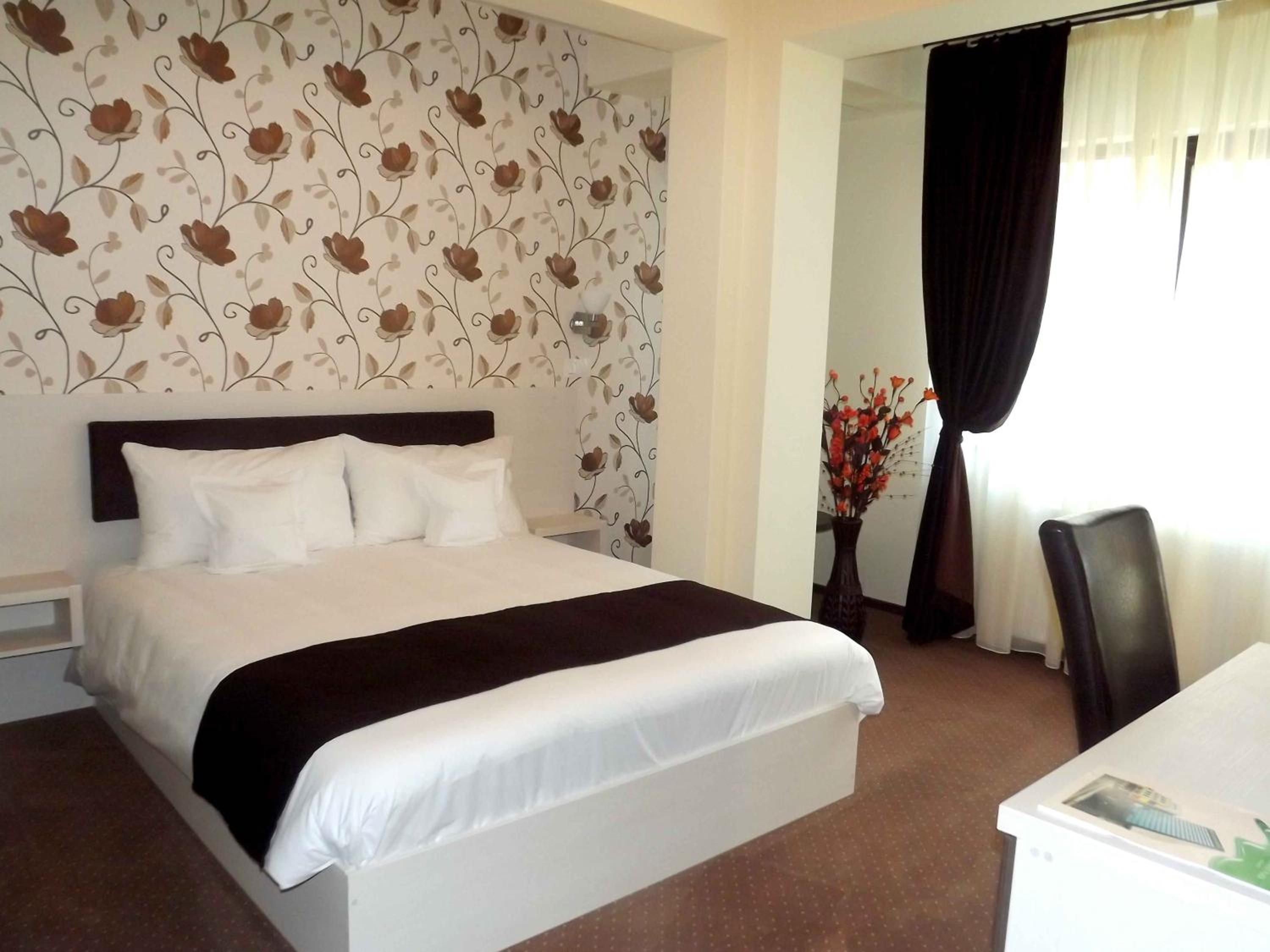 Double Room - Photo 6
