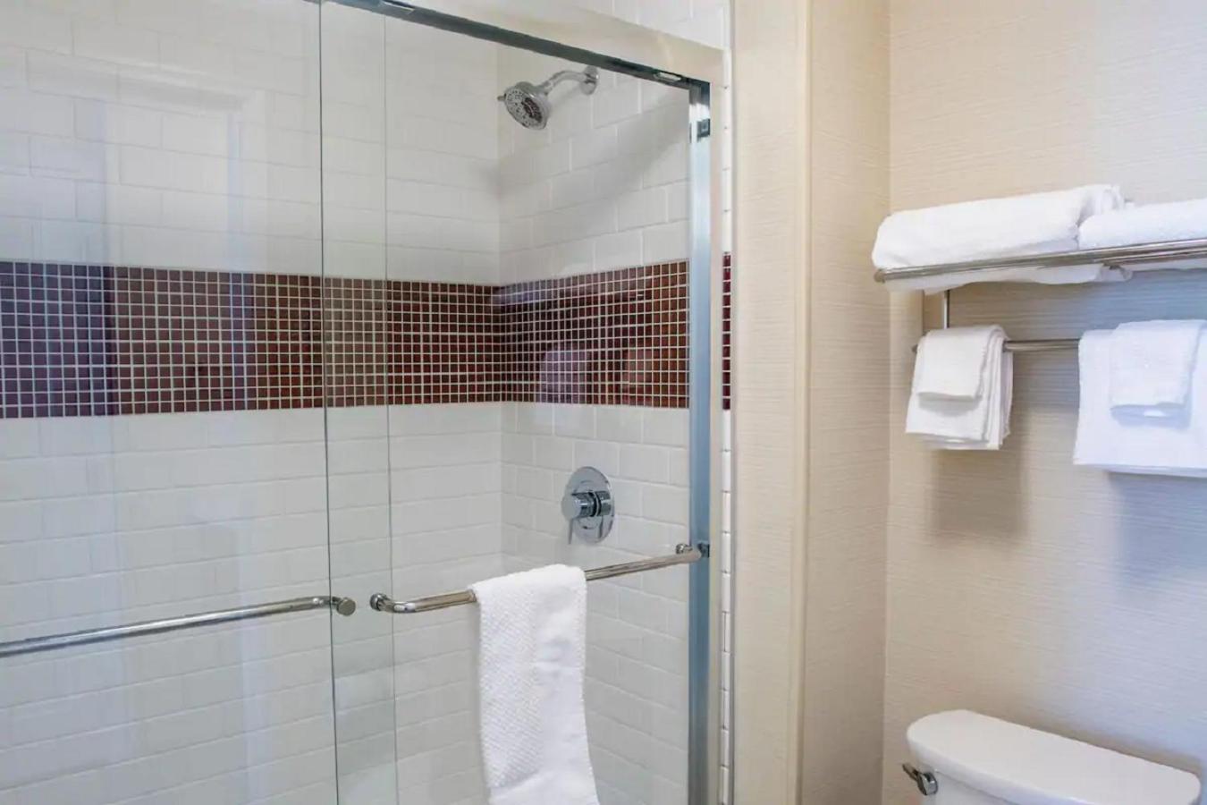 Queen Studio Suite - Hearing Accessible