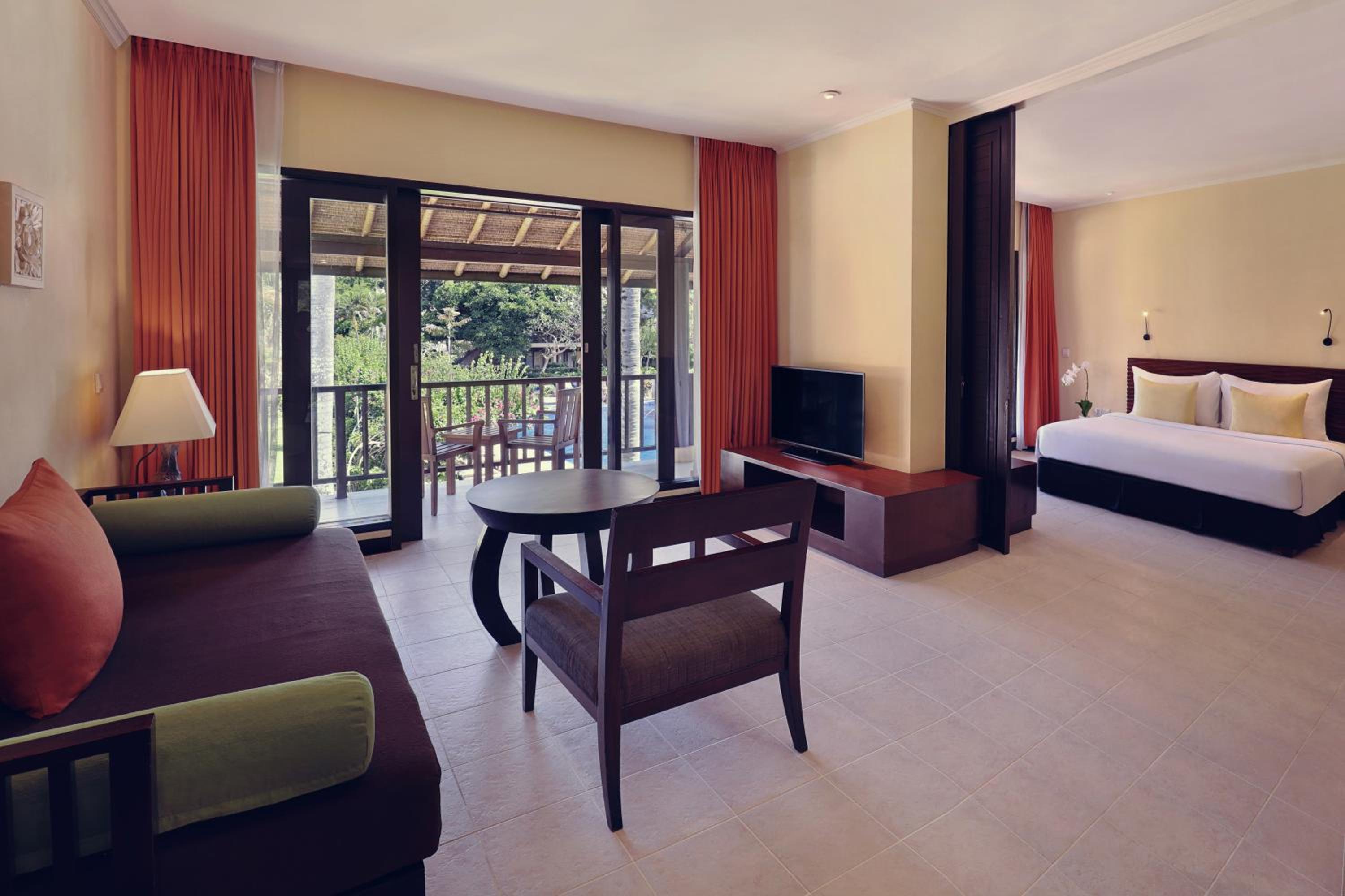 Family Room with King Bed and One Sofa Bed - Photo 3
