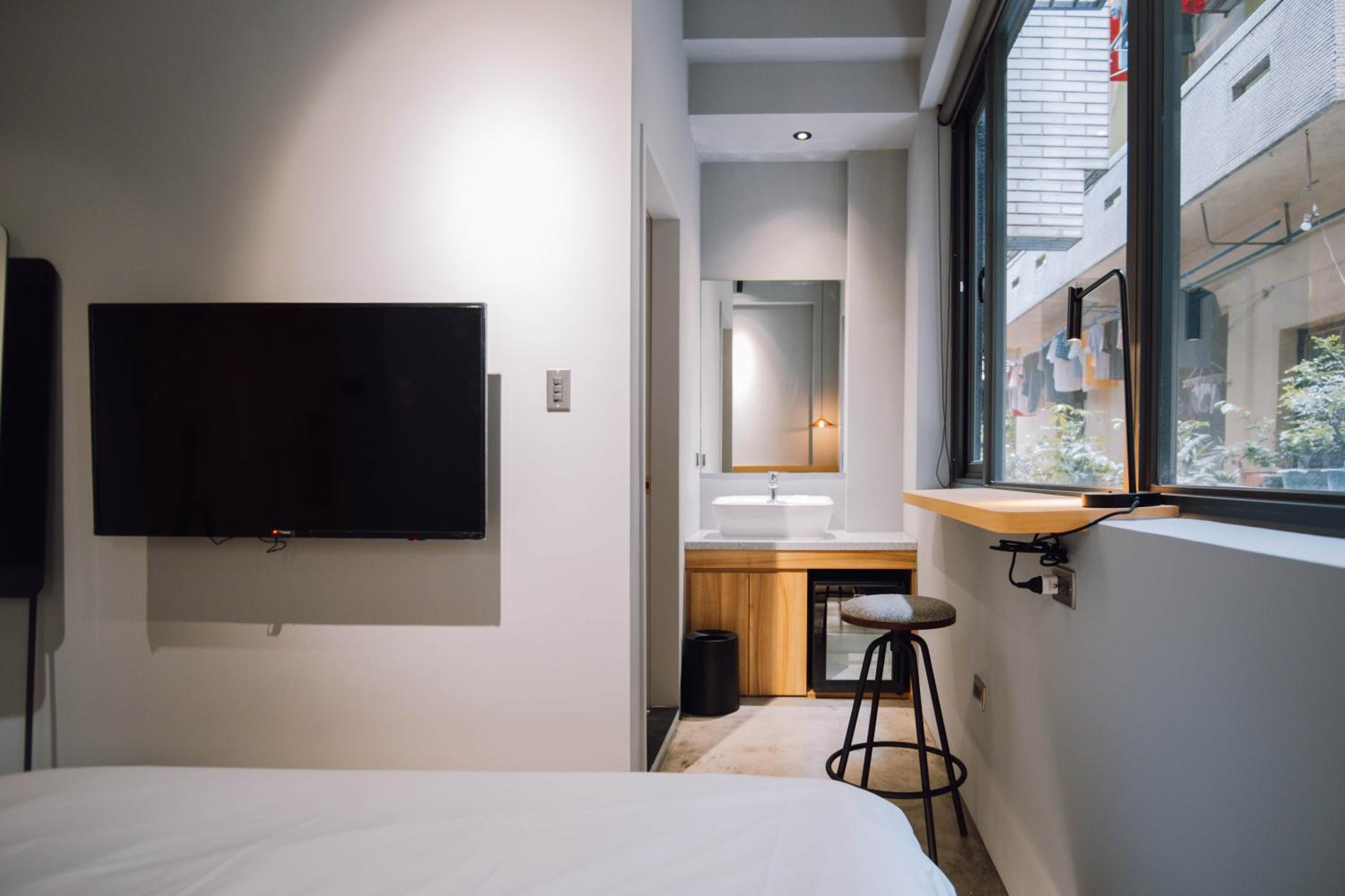 Standard Double Room - Photo 8
