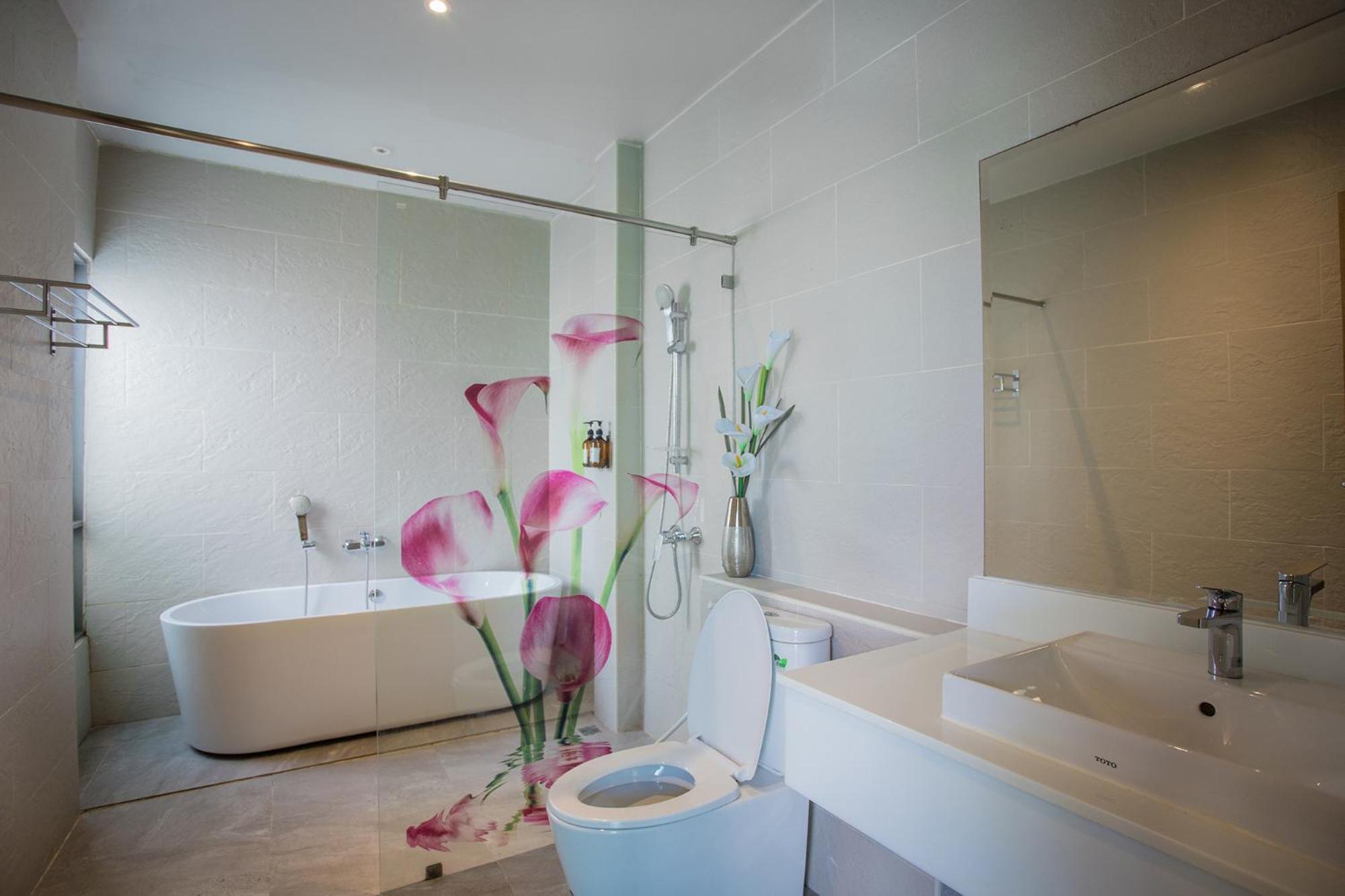 Three-Bedroom Villa - Photo 8