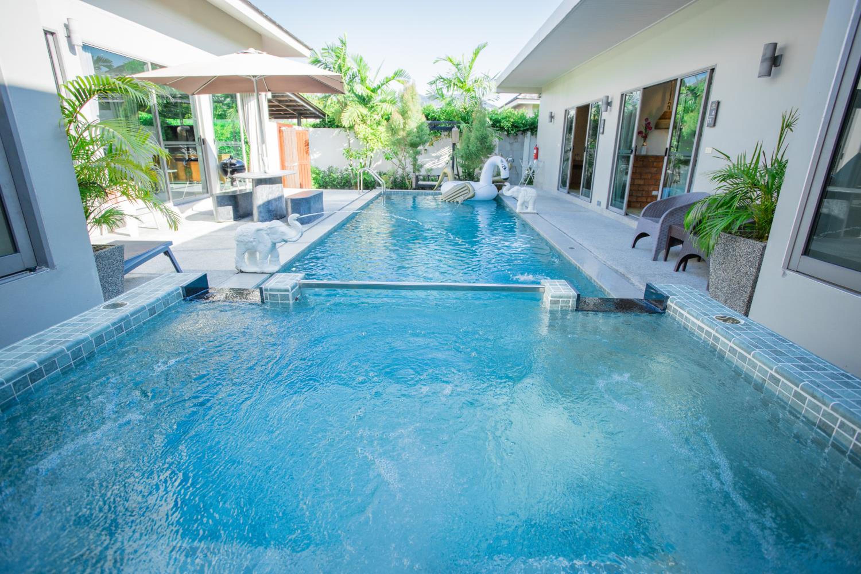 Villa with Private Pool - Photo 9