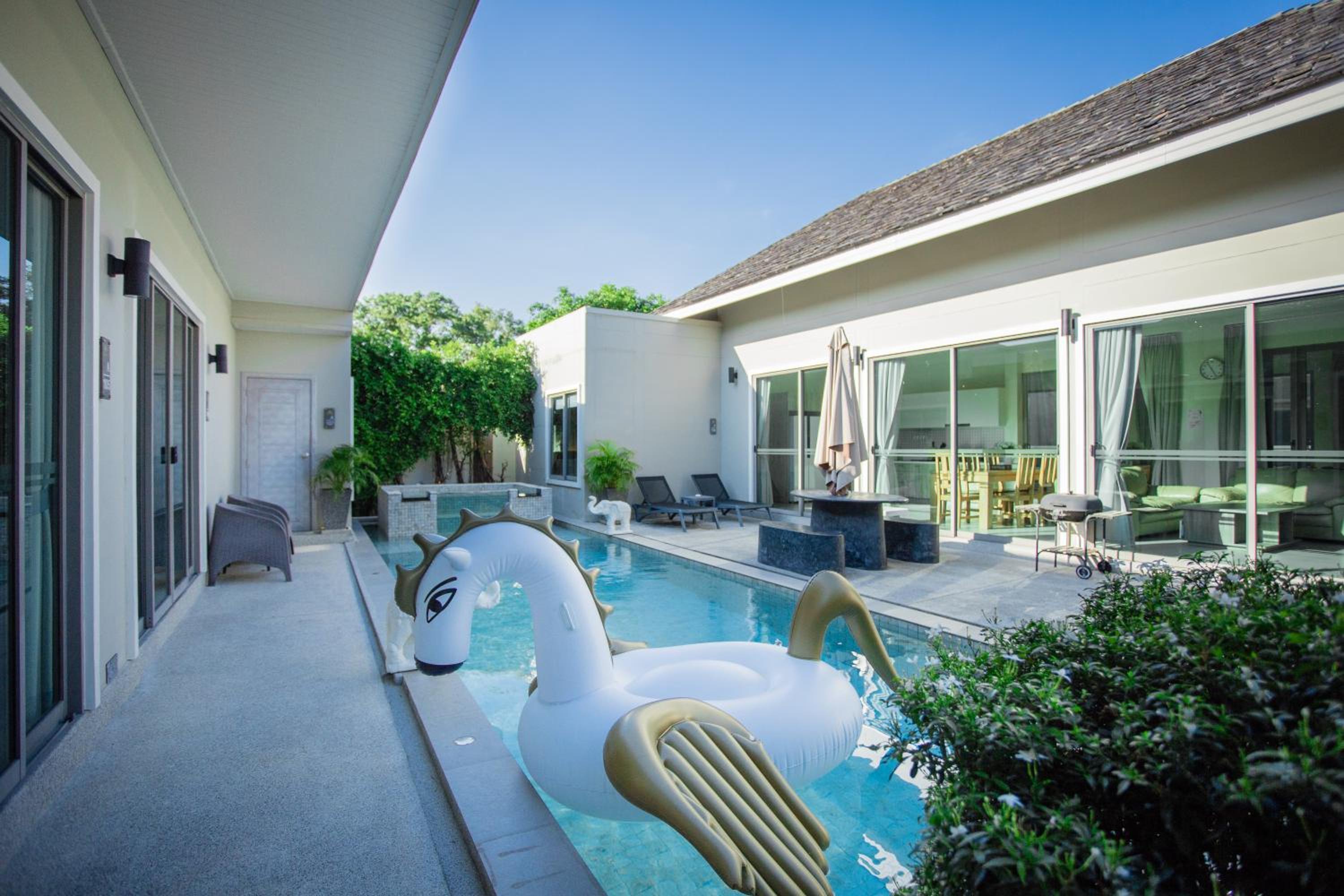 Villa with Private Pool - Photo 6