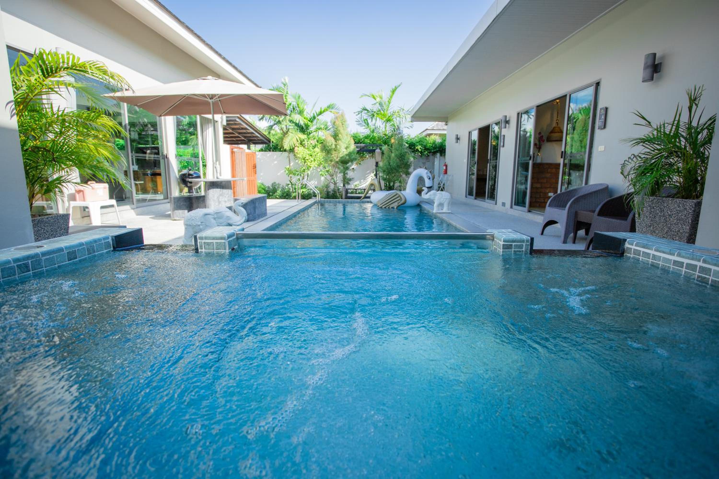 Villa with Private Pool - Photo 5