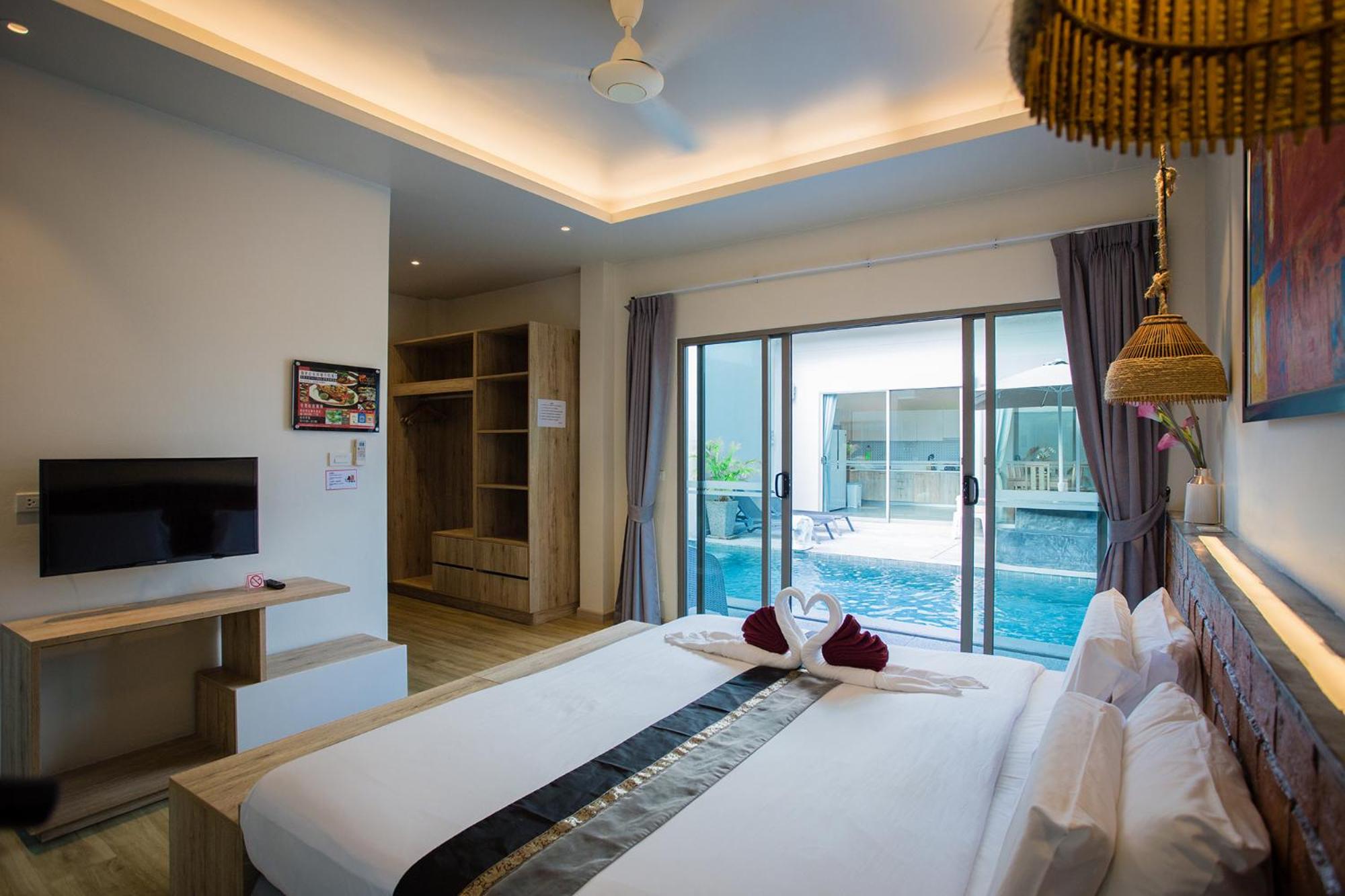 Villa with Private Pool - Photo 29