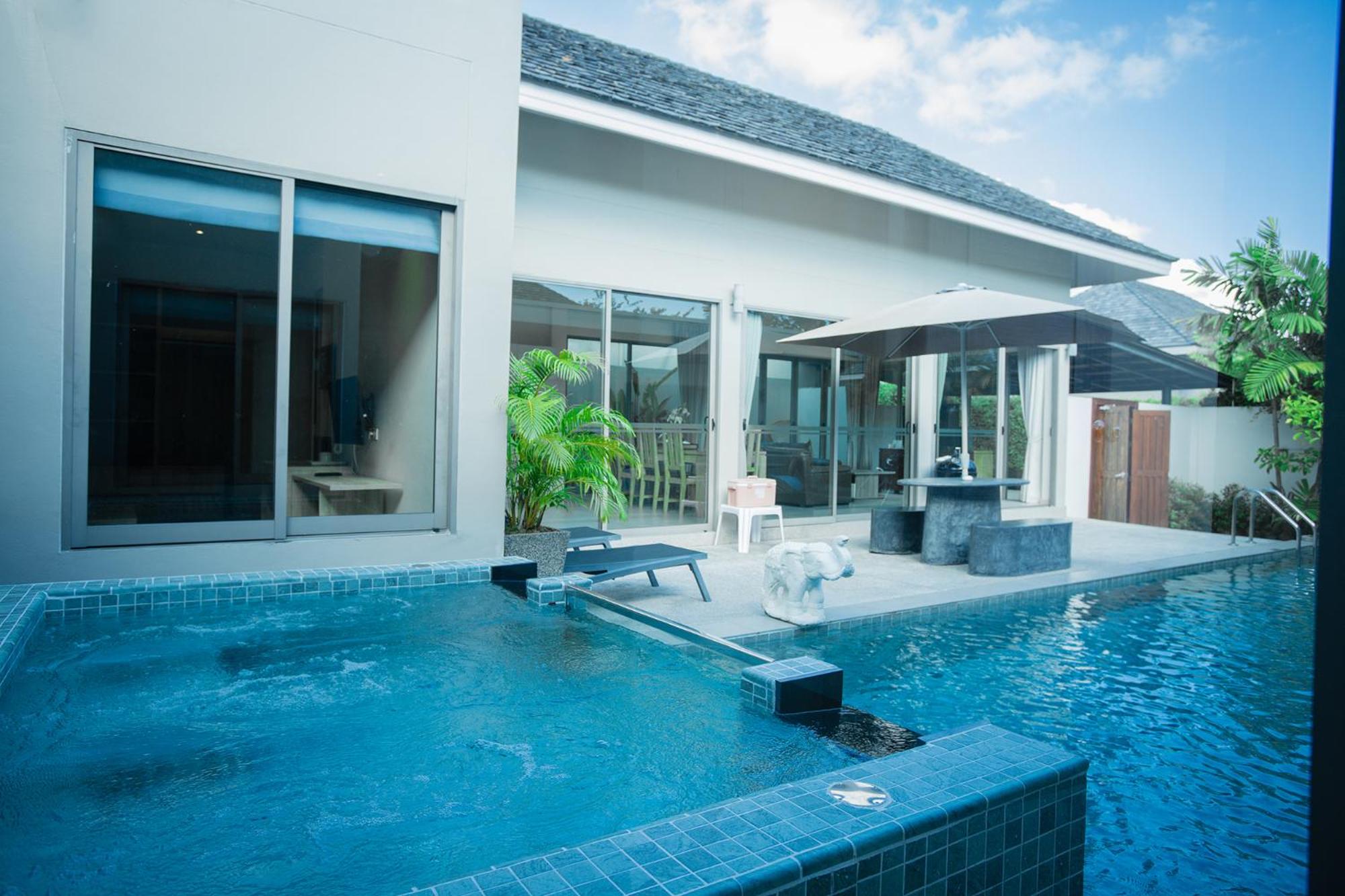 Villa with Private Pool - Photo 14