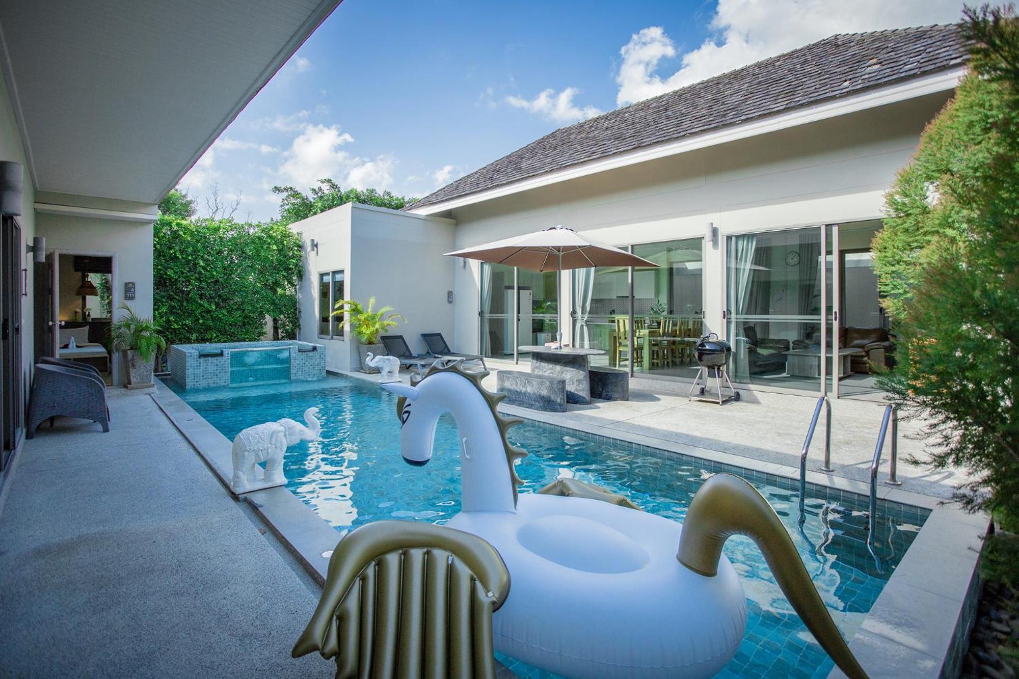 Villa with Private Pool - Photo 15