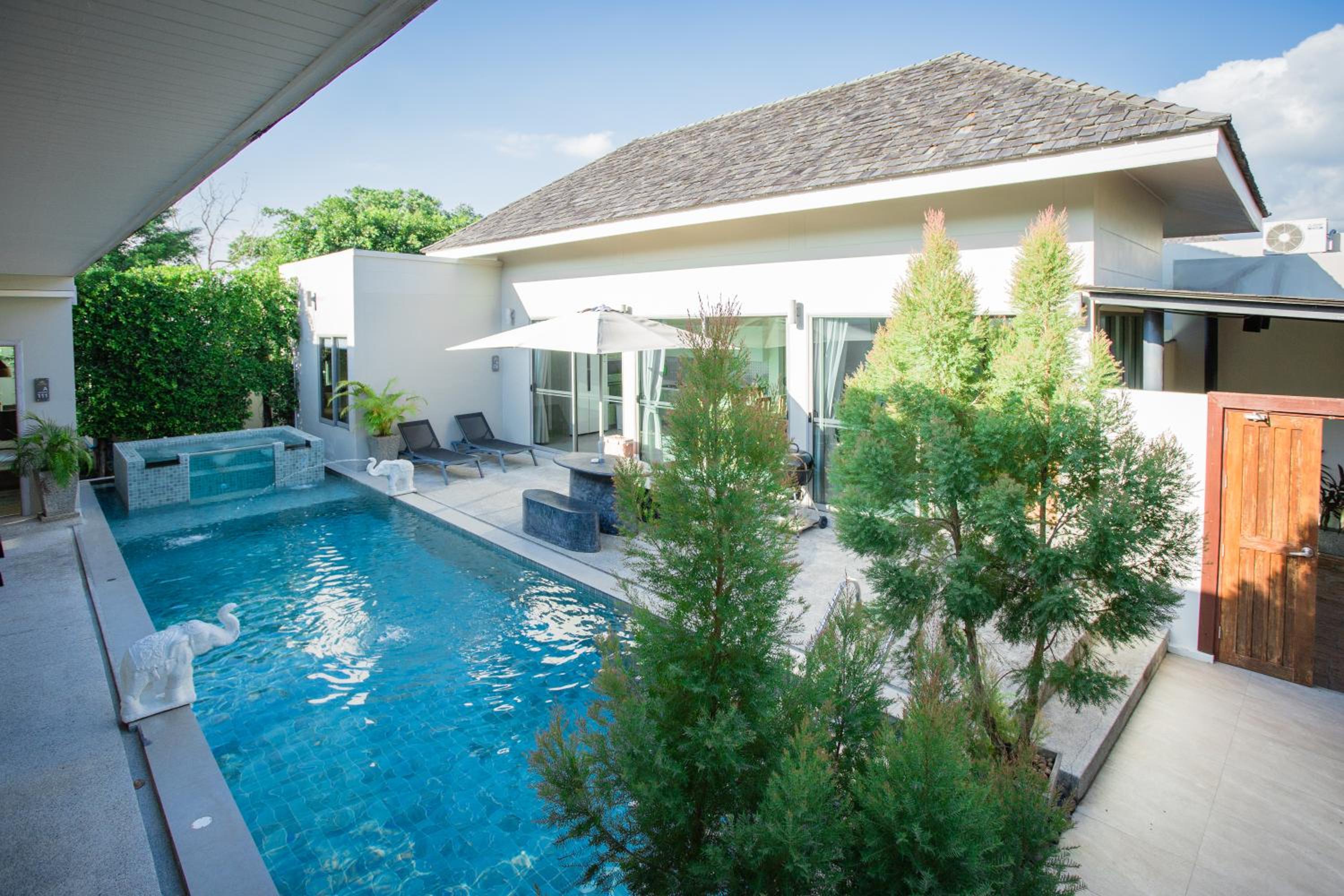 Villa with Private Pool - Photo 11
