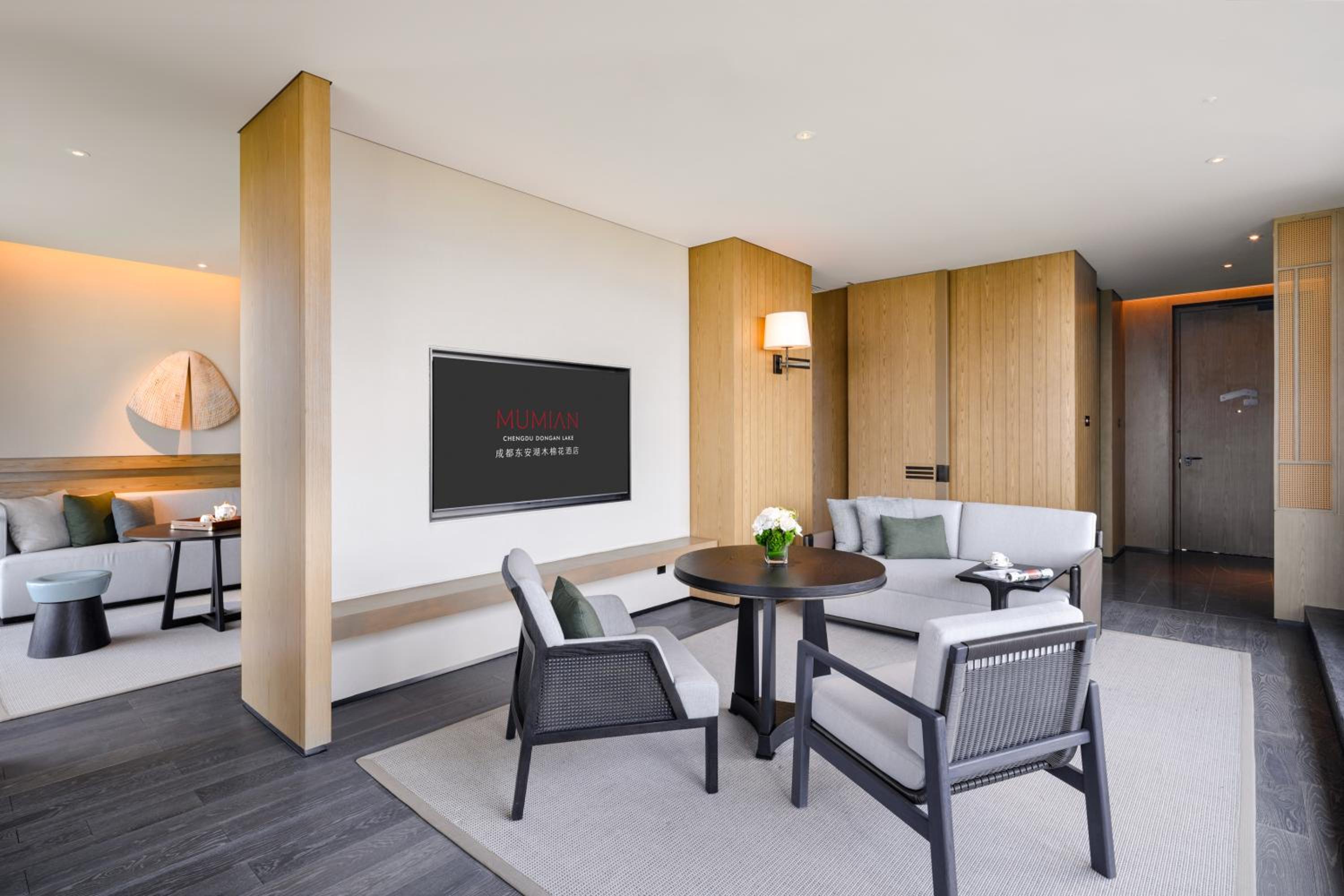 Deluxe Suite with Lake View photo 2